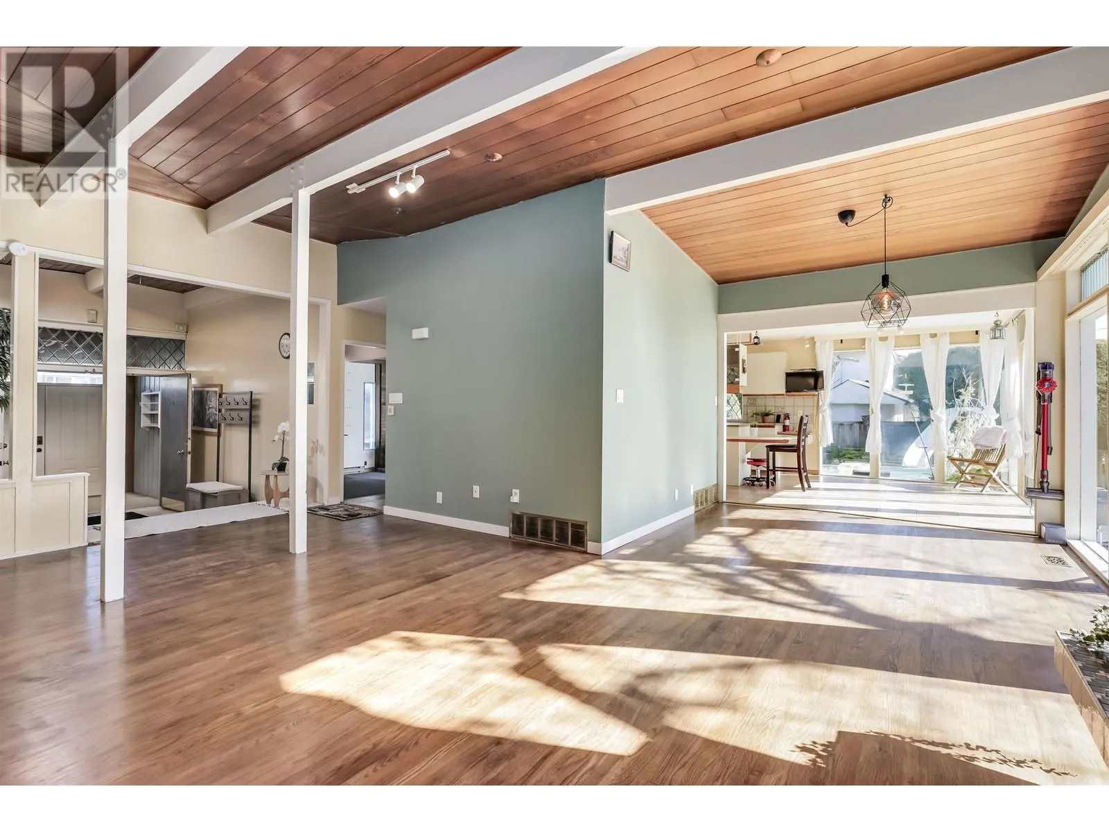 10151 SEACOTE ROAD
