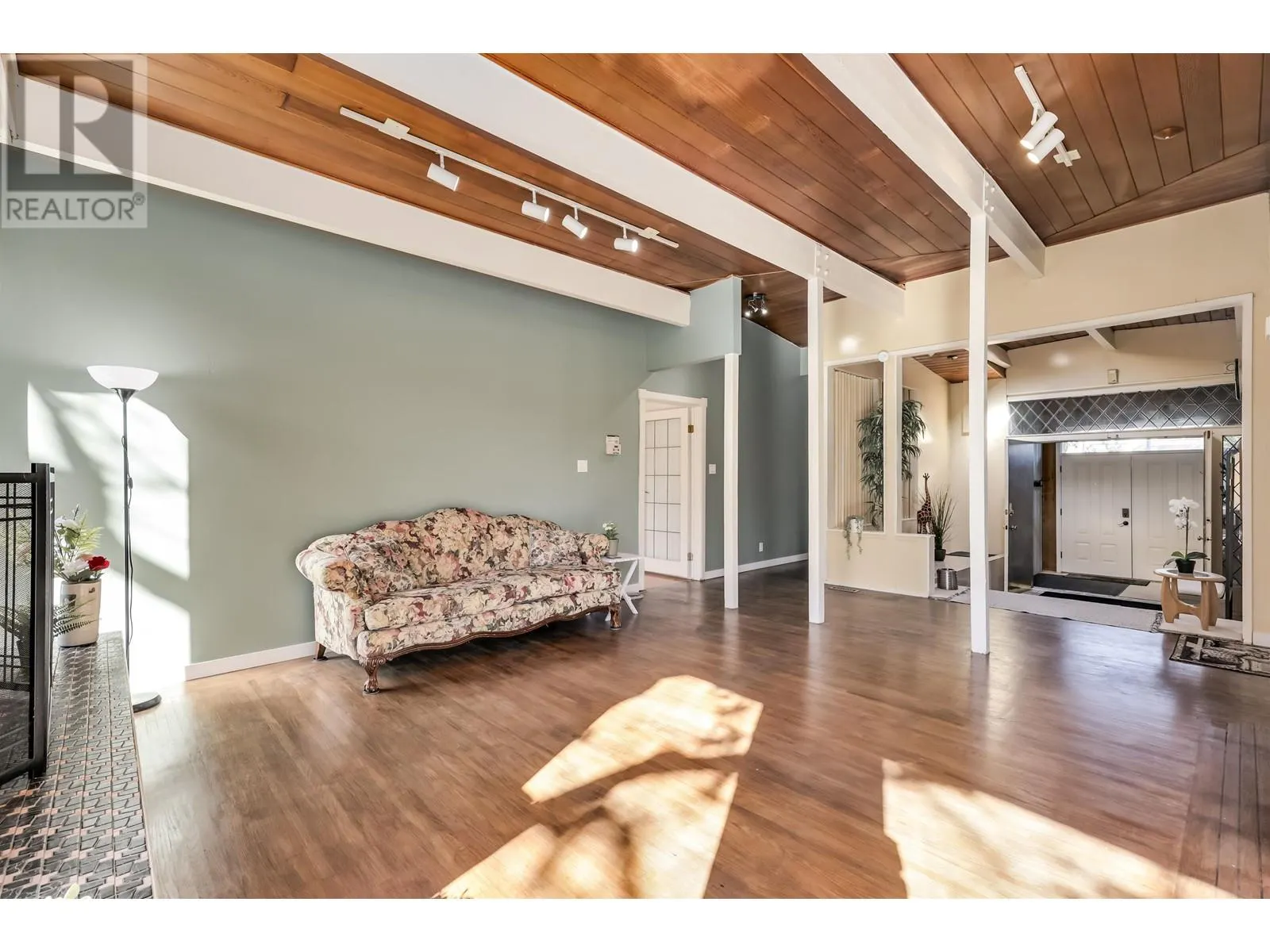 10151 SEACOTE ROAD