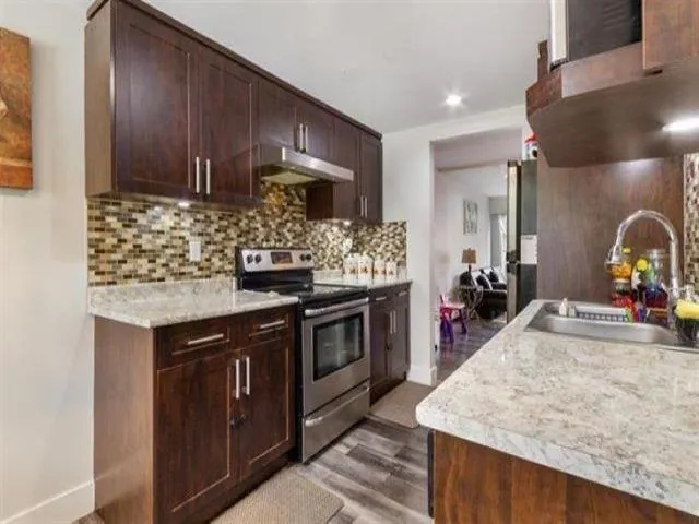 263 7493 140 STREET