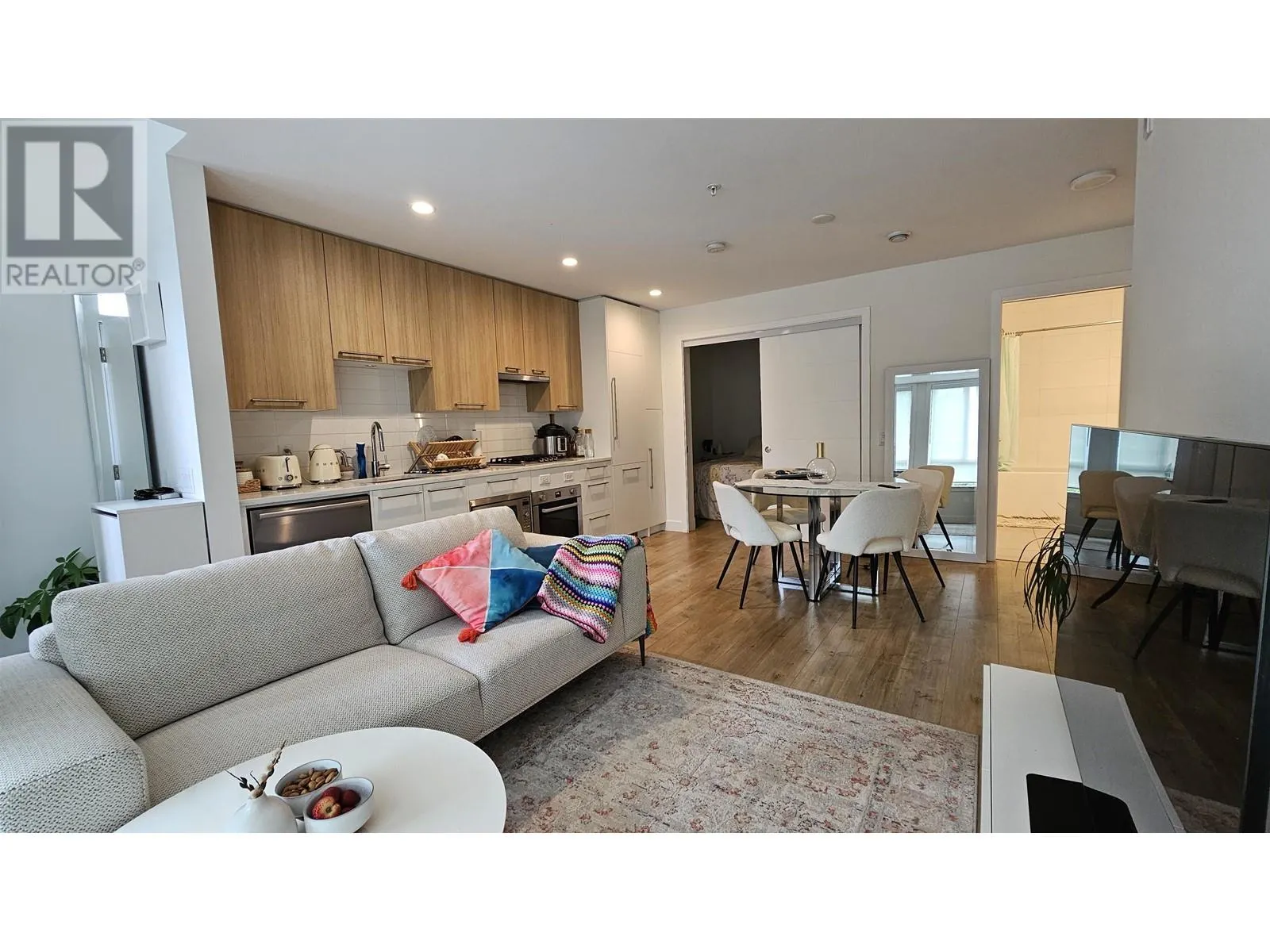 122 2035 GLENAIRE DRIVE