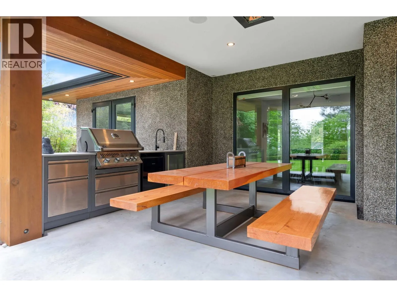 2381 WINDRIDGE DRIVE