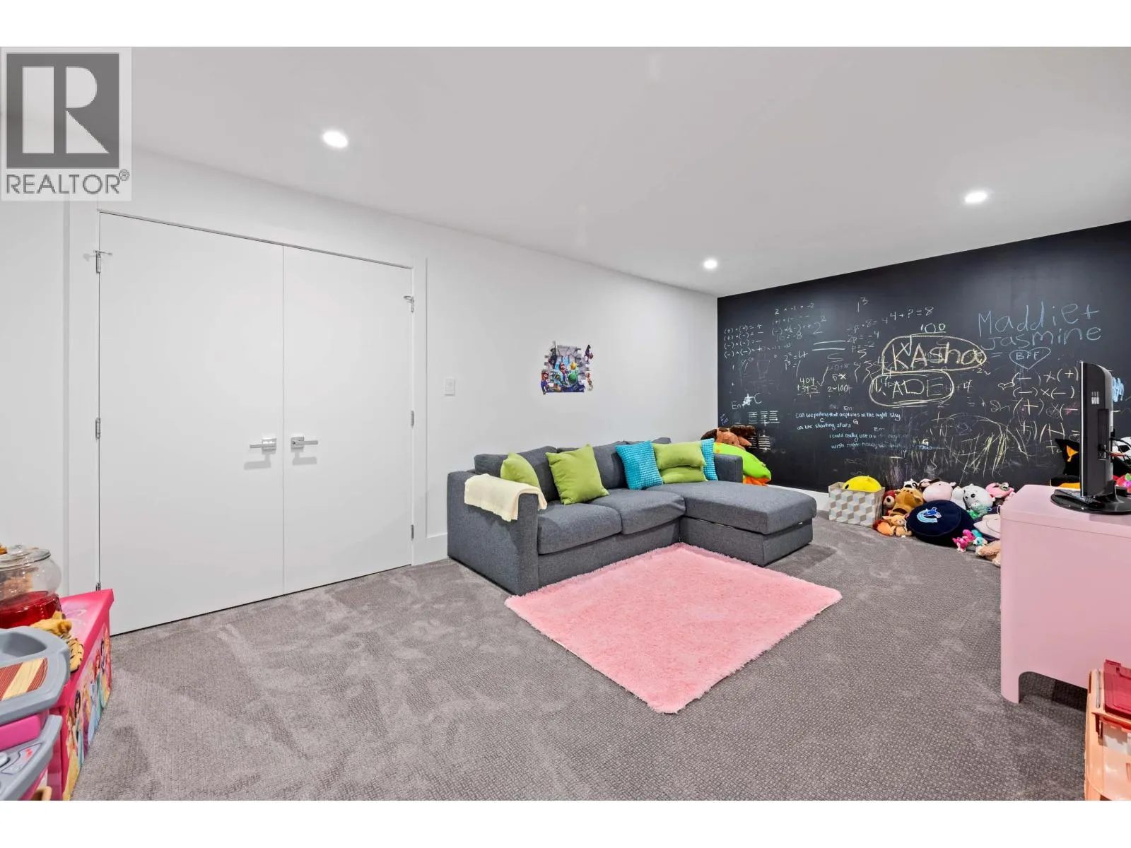 2381 WINDRIDGE DRIVE