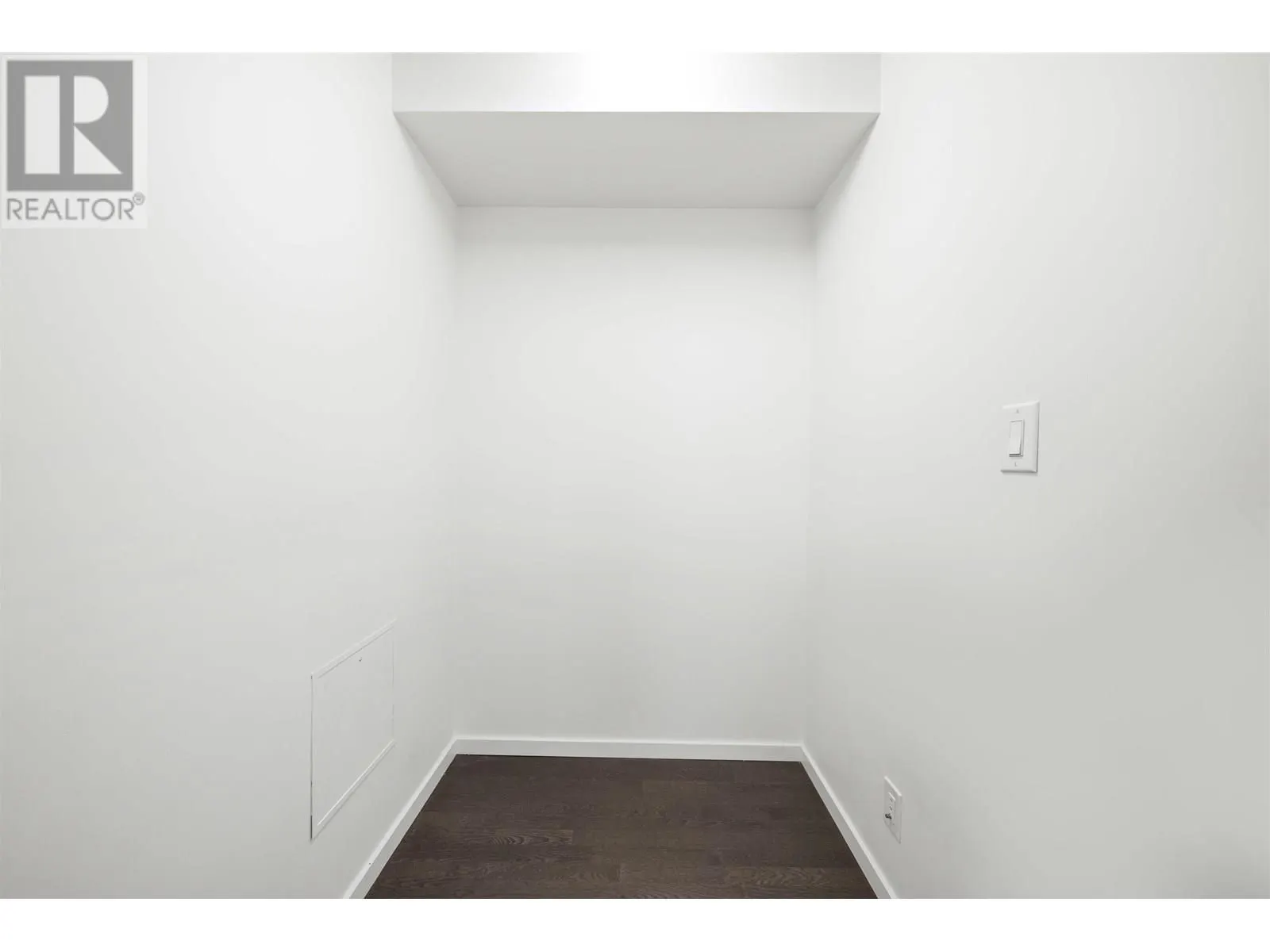1011 7988 ACKROYD ROAD
