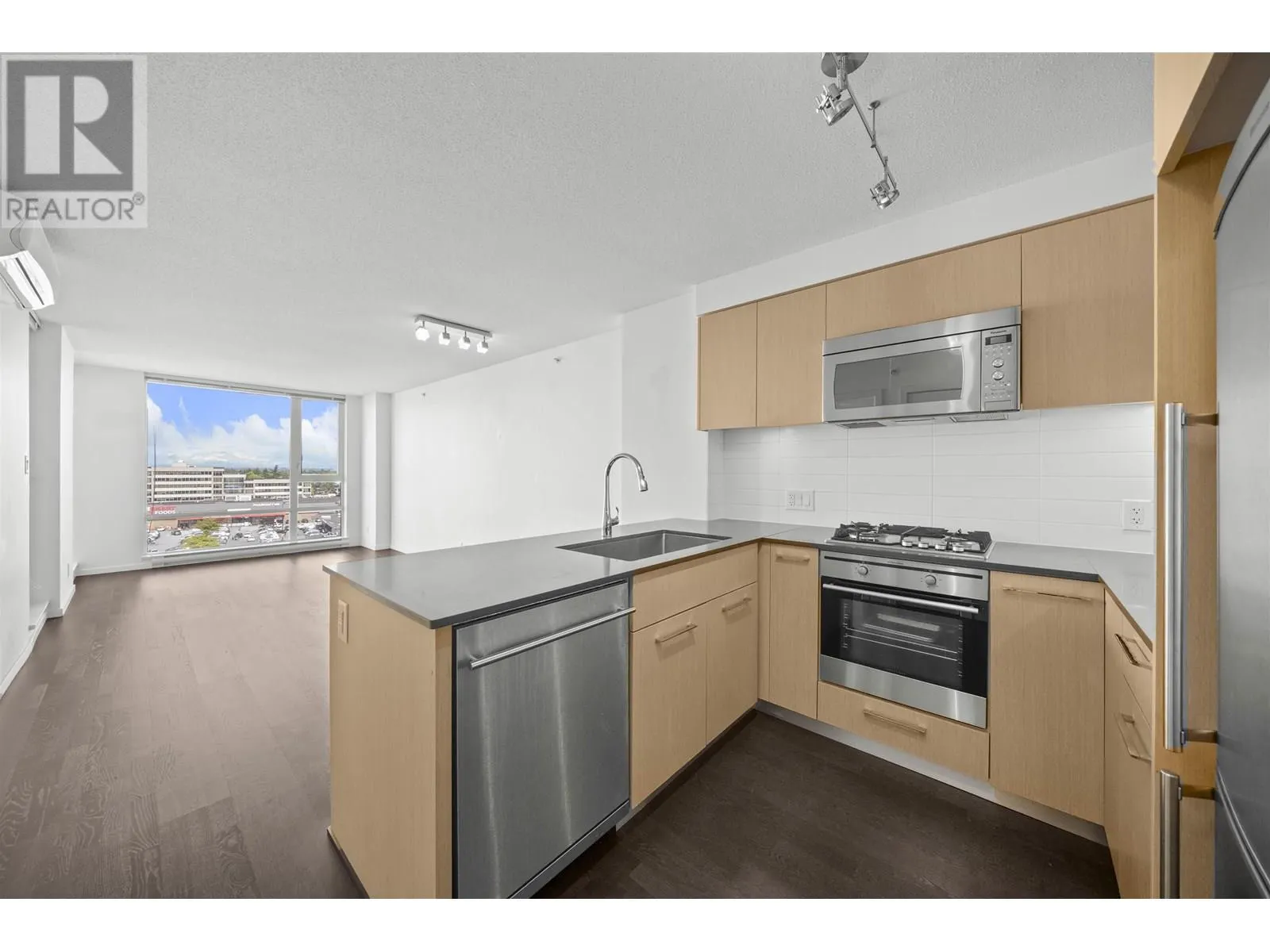 1011 7988 ACKROYD ROAD
