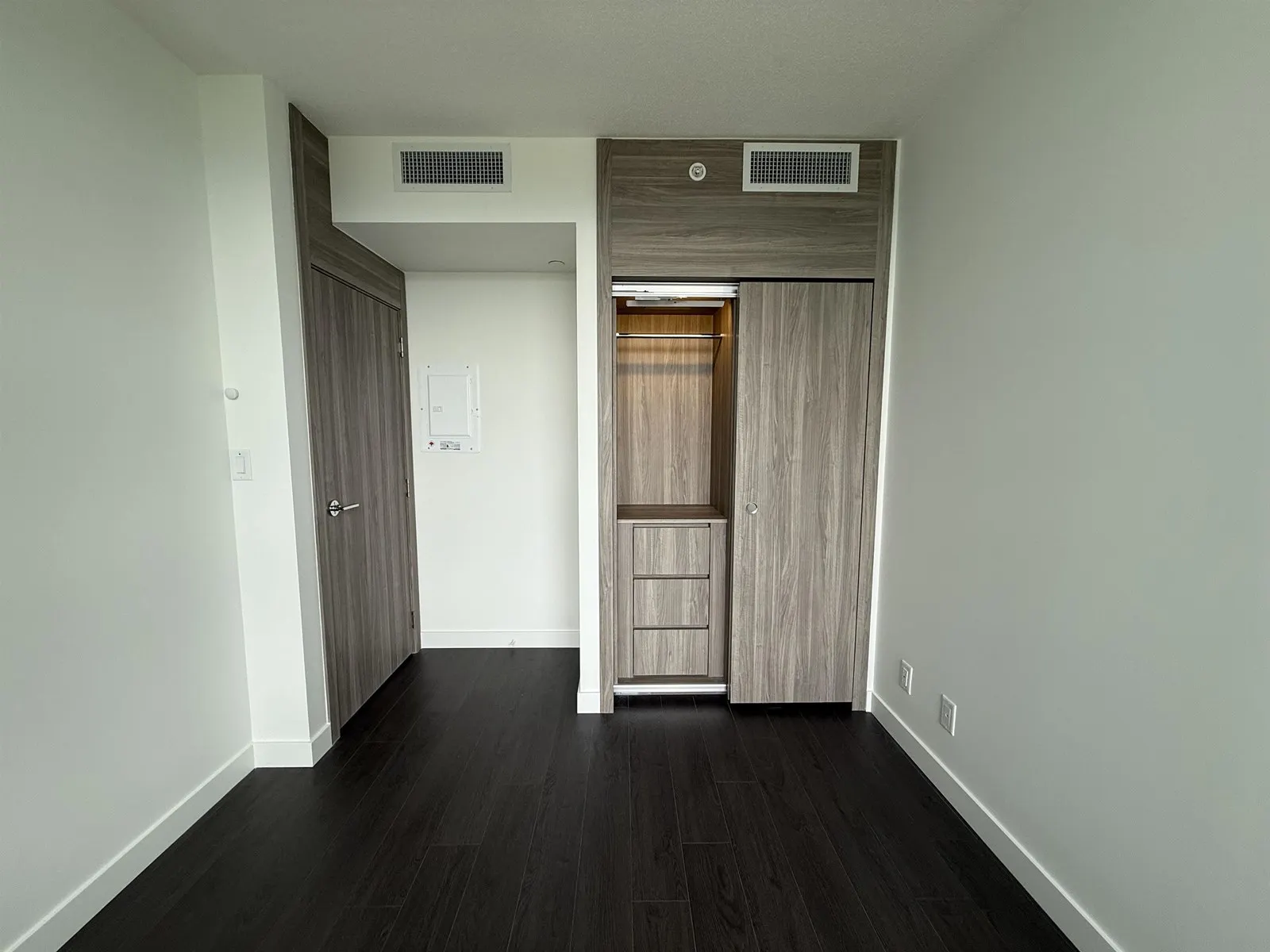 1610 13768 100TH AVENUE