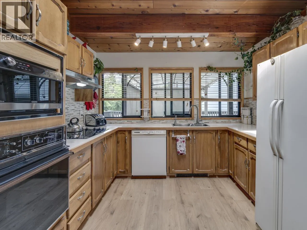 2111 MAMQUAM ROAD