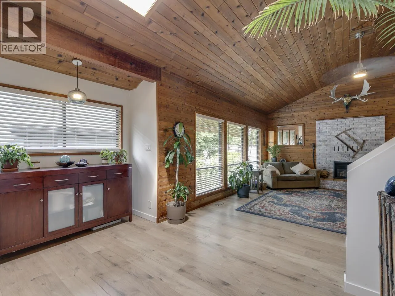 2111 MAMQUAM ROAD