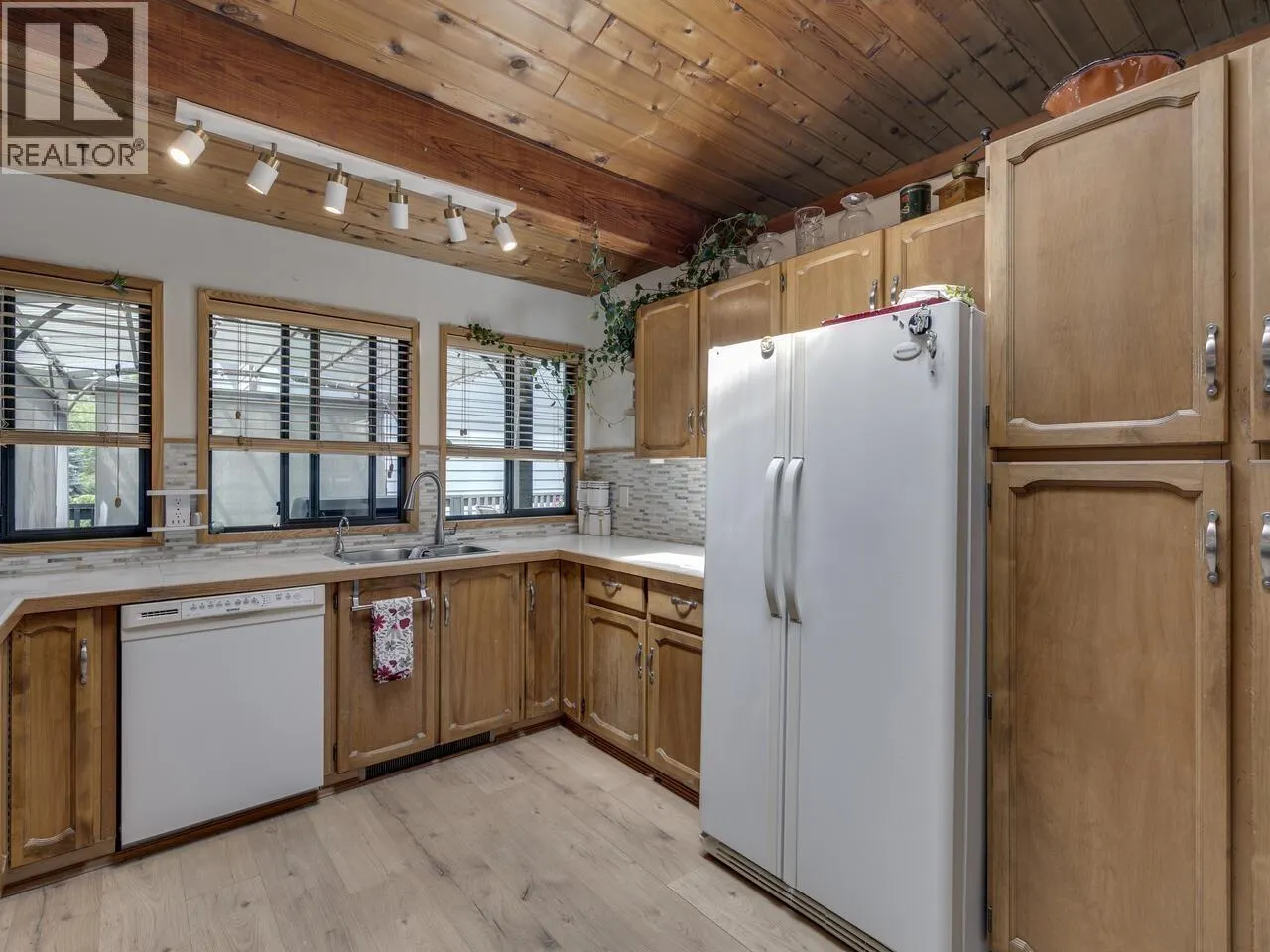 2111 MAMQUAM ROAD