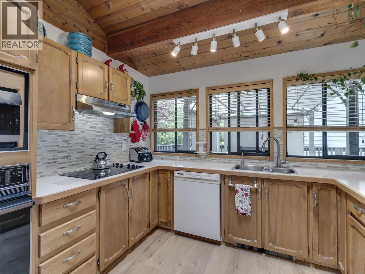 2111 MAMQUAM ROAD