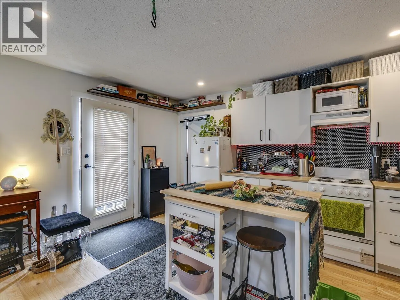 2111 MAMQUAM ROAD
