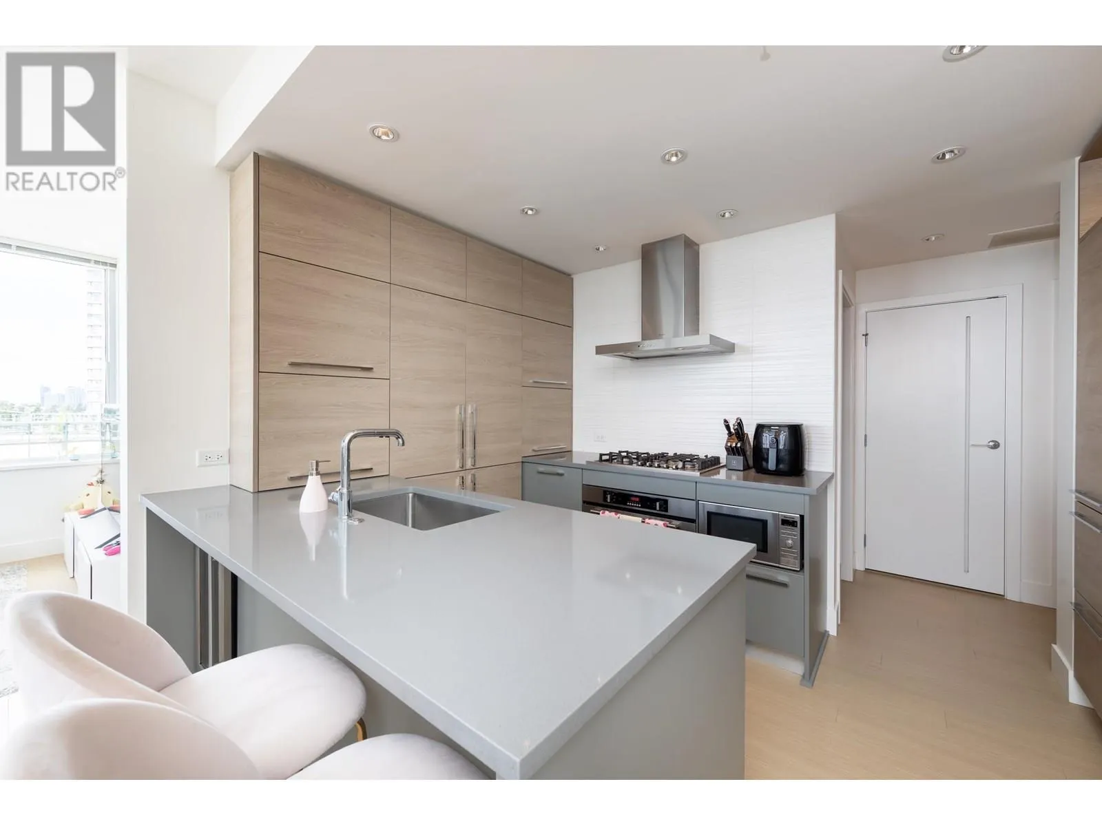 1210 7388 KINGSWAY