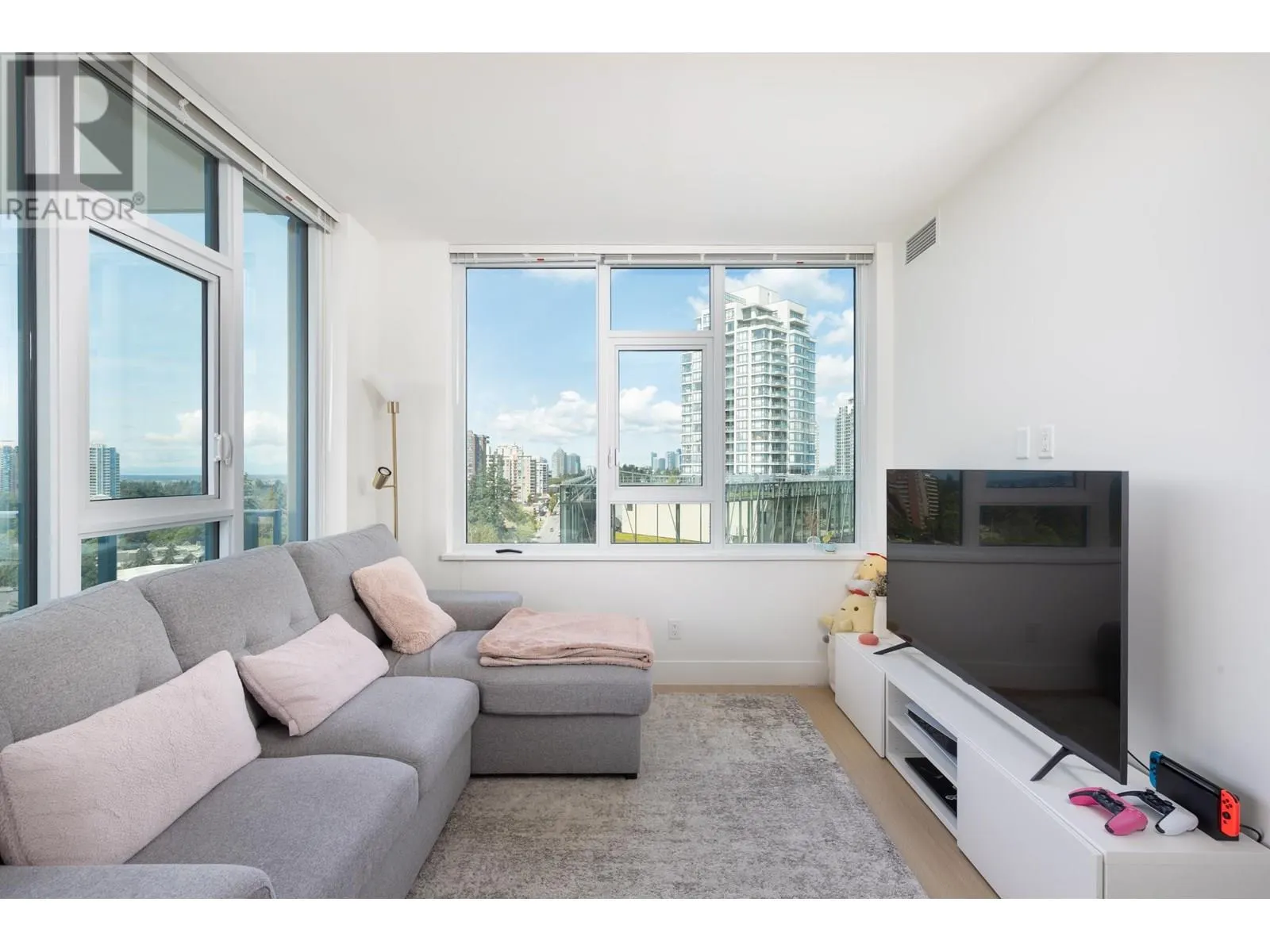 1210 7388 KINGSWAY