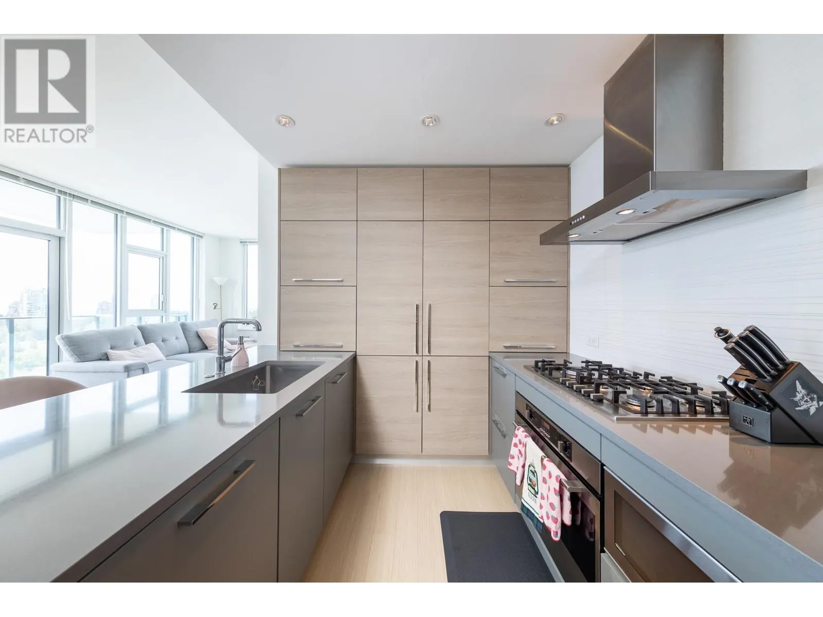 1210 7388 KINGSWAY