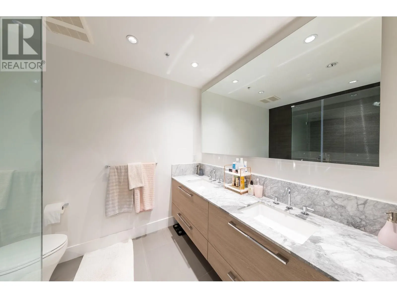 1210 7388 KINGSWAY