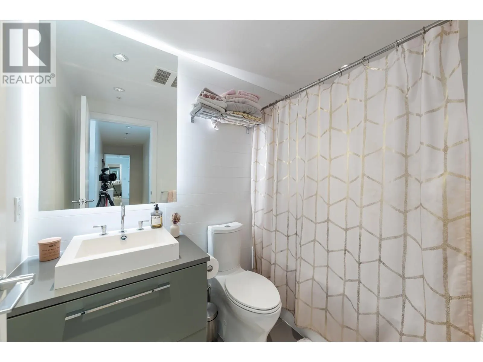 1210 7388 KINGSWAY
