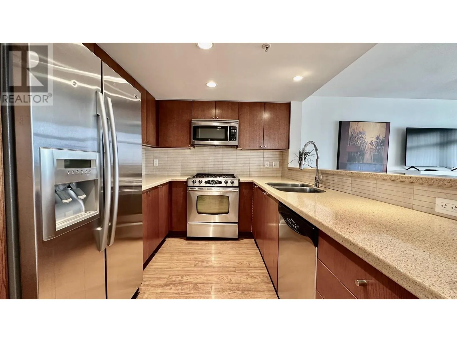 902 8160 LANSDOWNE ROAD