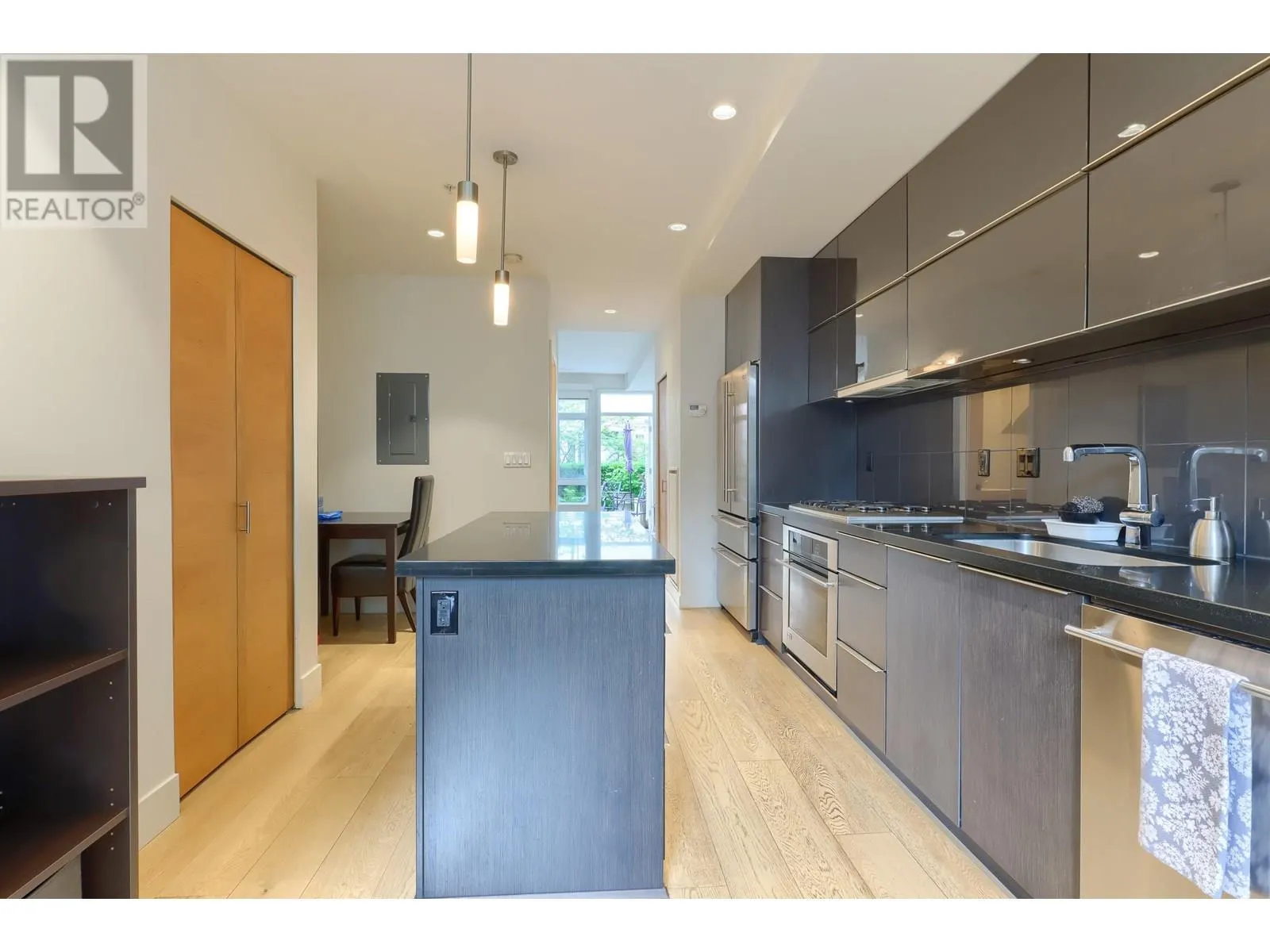 2915 WALL STREET