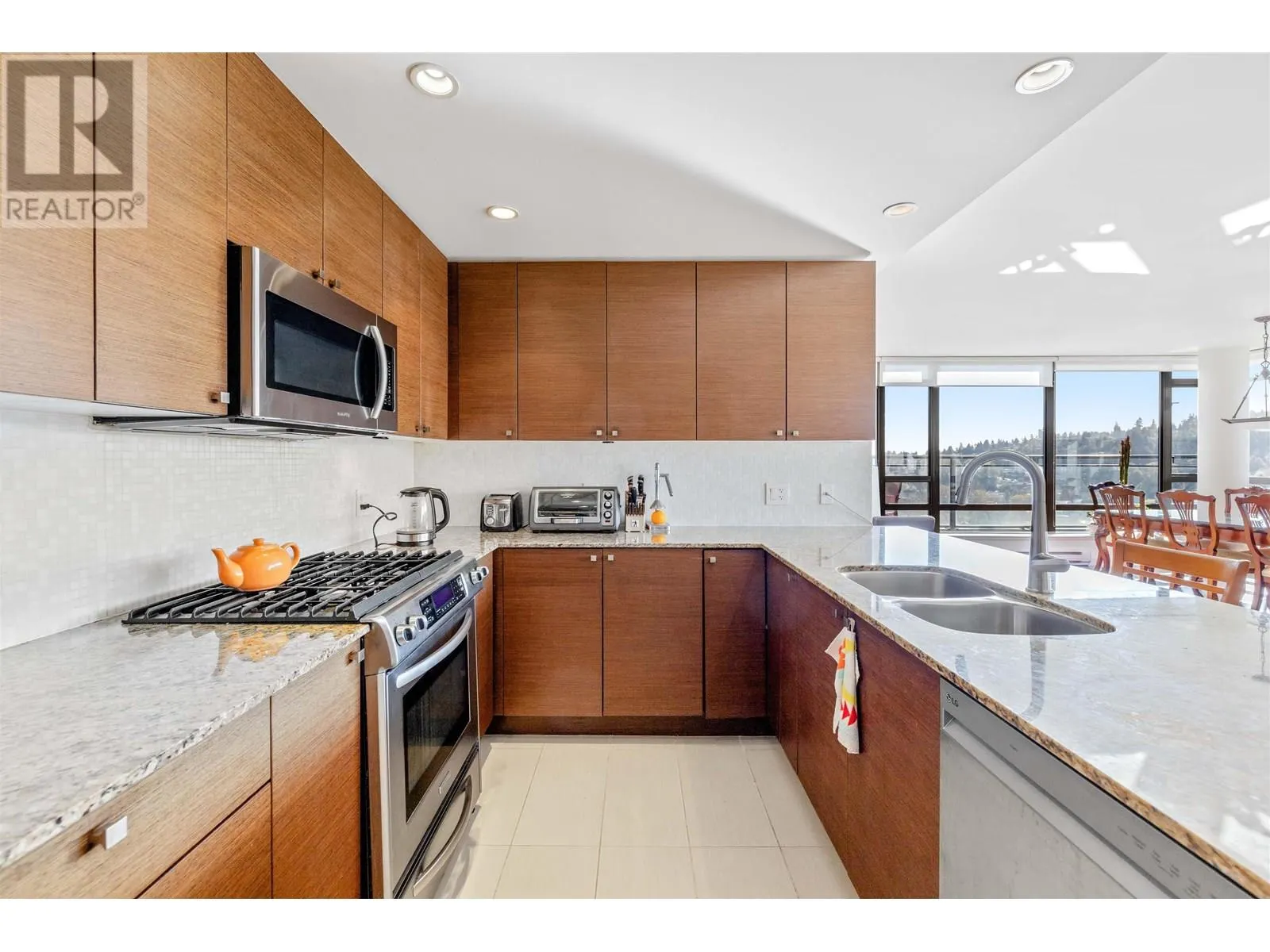 2602 400 CAPILANO ROAD