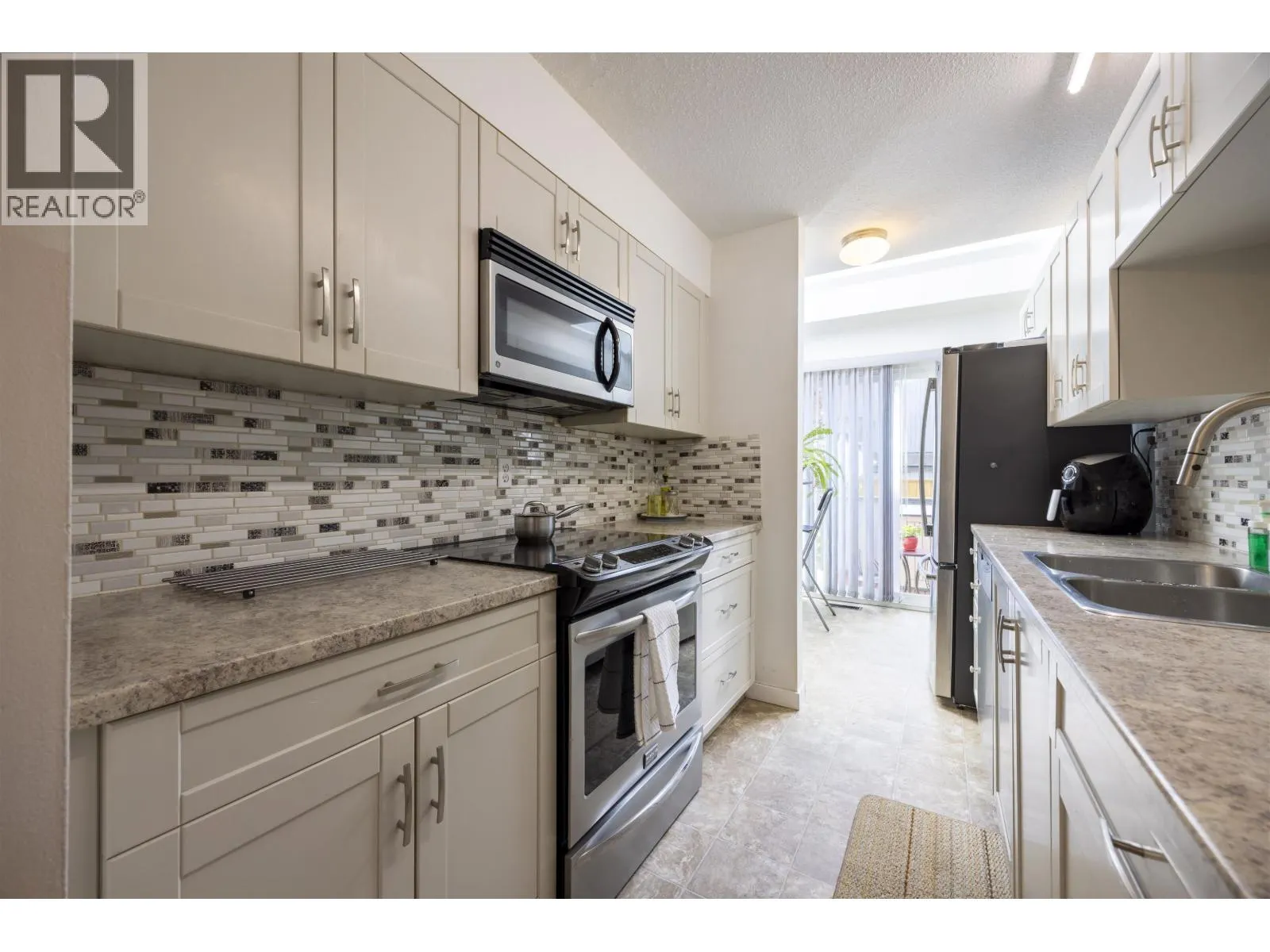 2 19022 119B AVENUE