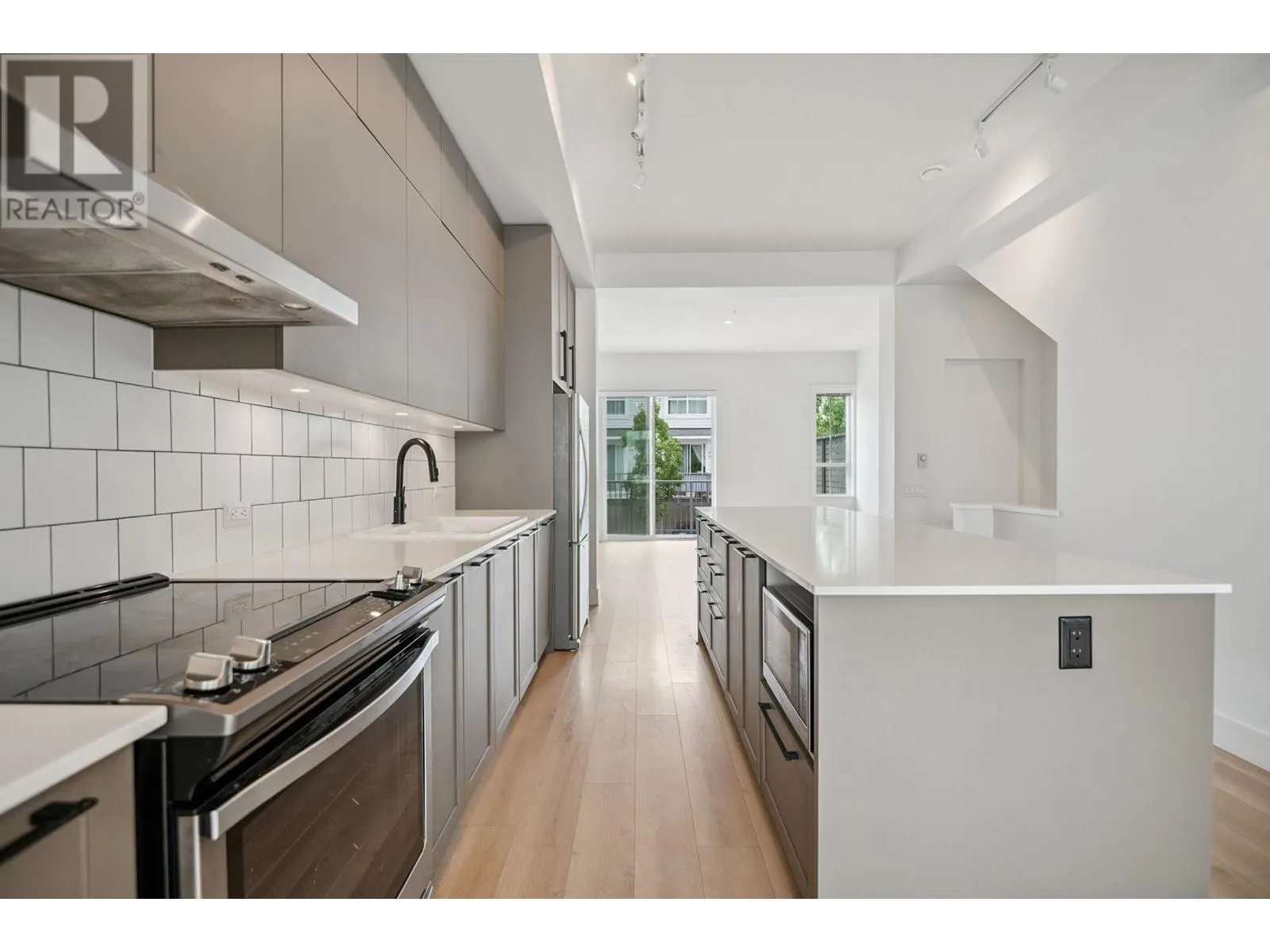 68 4638 ORCA WAY