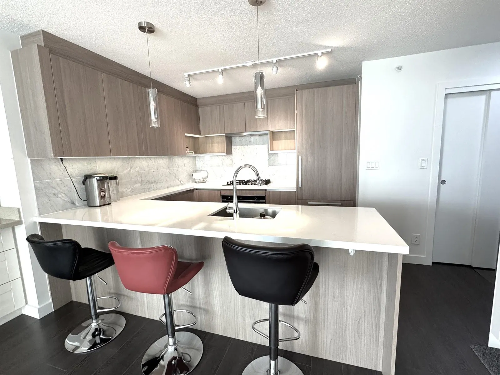 3802 13696 100 AVENUE