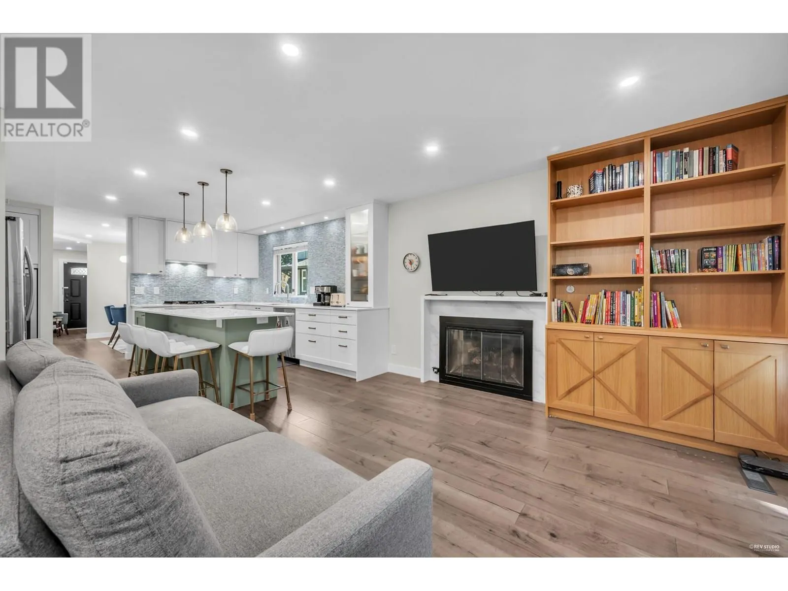 860 RUCKLE COURT