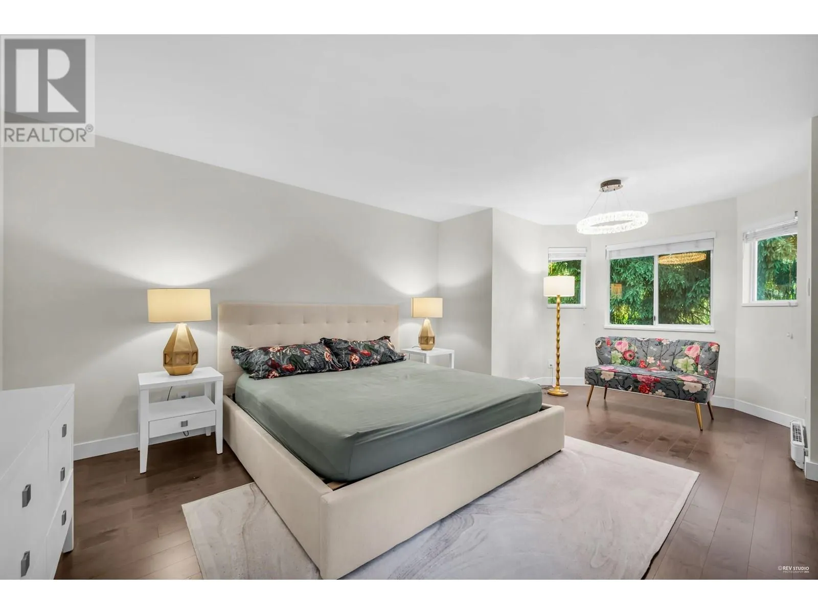 860 RUCKLE COURT