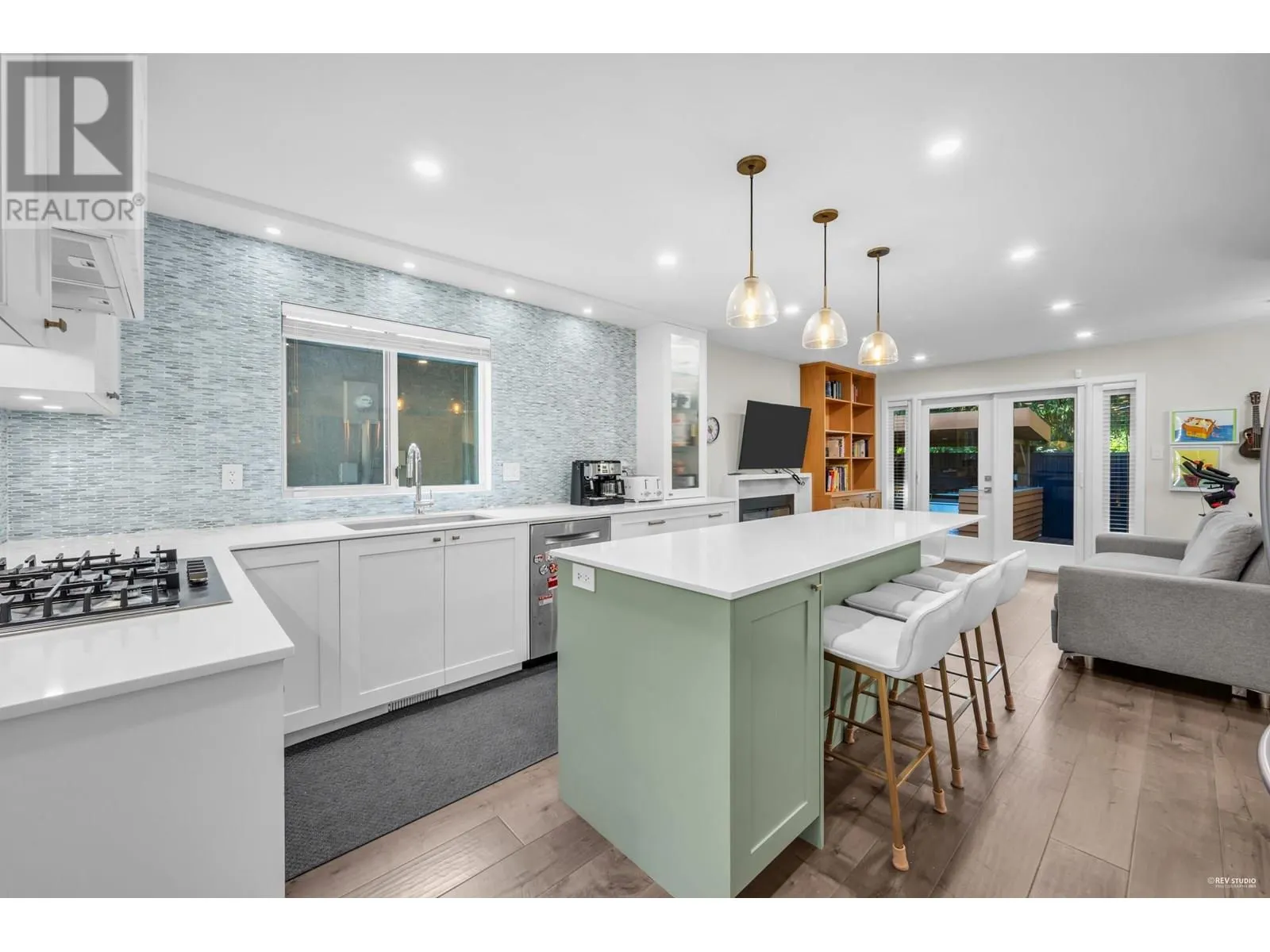 860 RUCKLE COURT