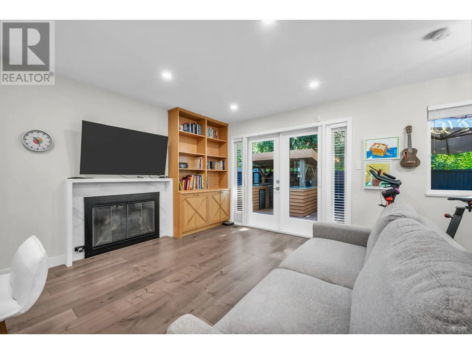 860 RUCKLE COURT