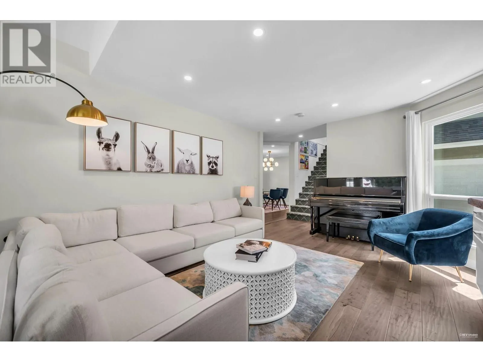 860 RUCKLE COURT