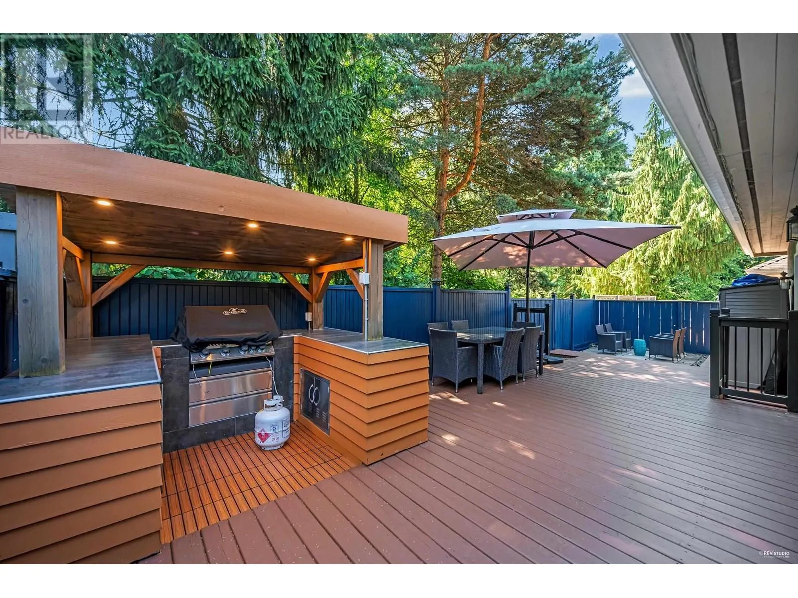 860 RUCKLE COURT