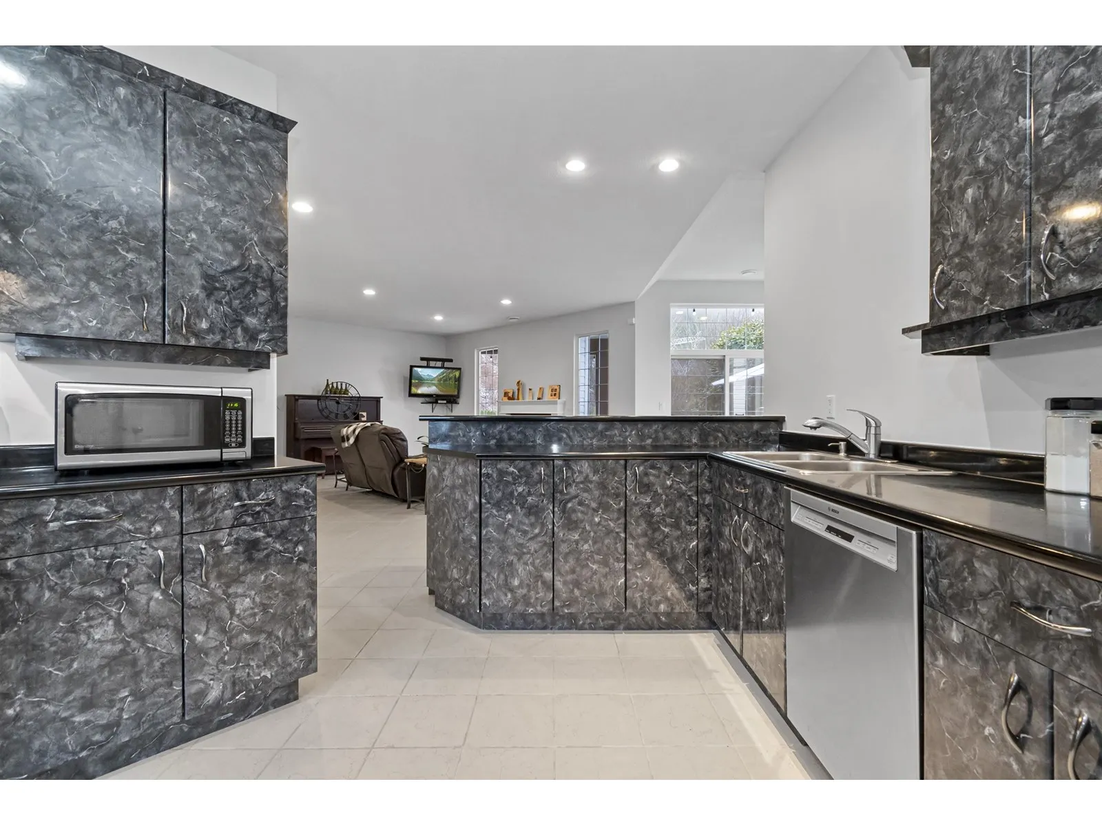 9962 LLANBERIS WAY|Rosedale