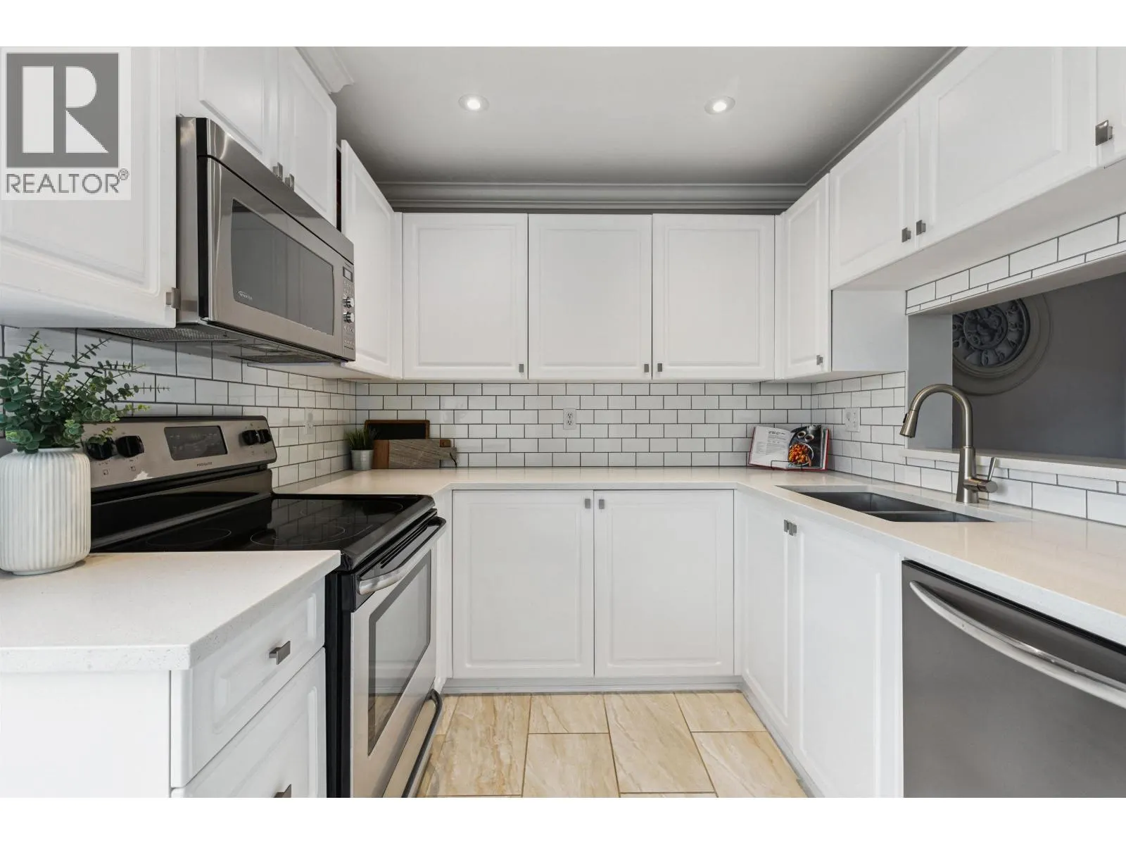 203 2285 PITT RIVER ROAD