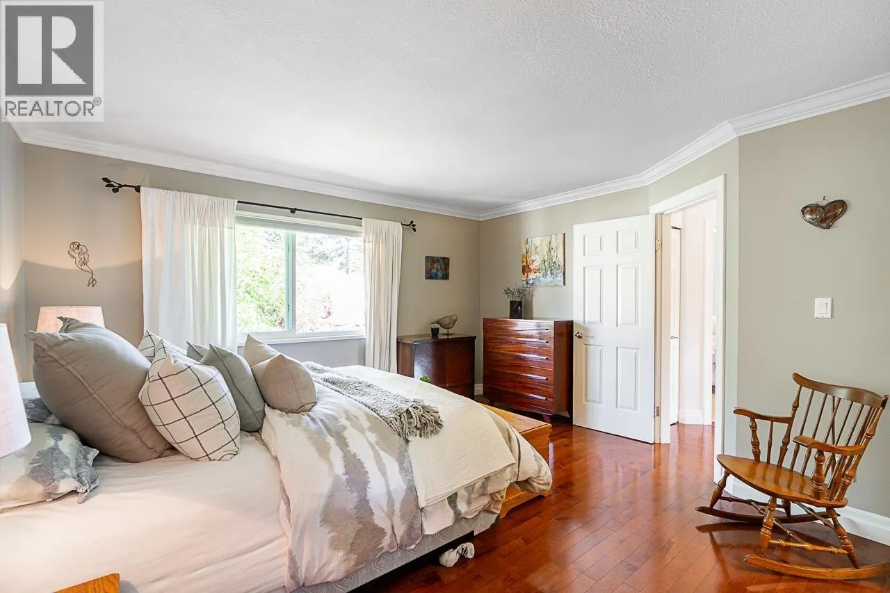 1304 GLENAYRE DRIVE