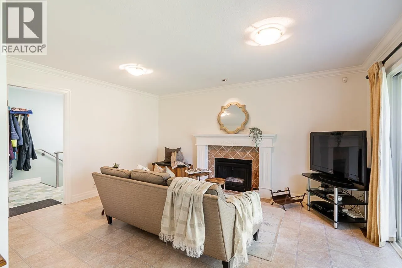 1304 GLENAYRE DRIVE