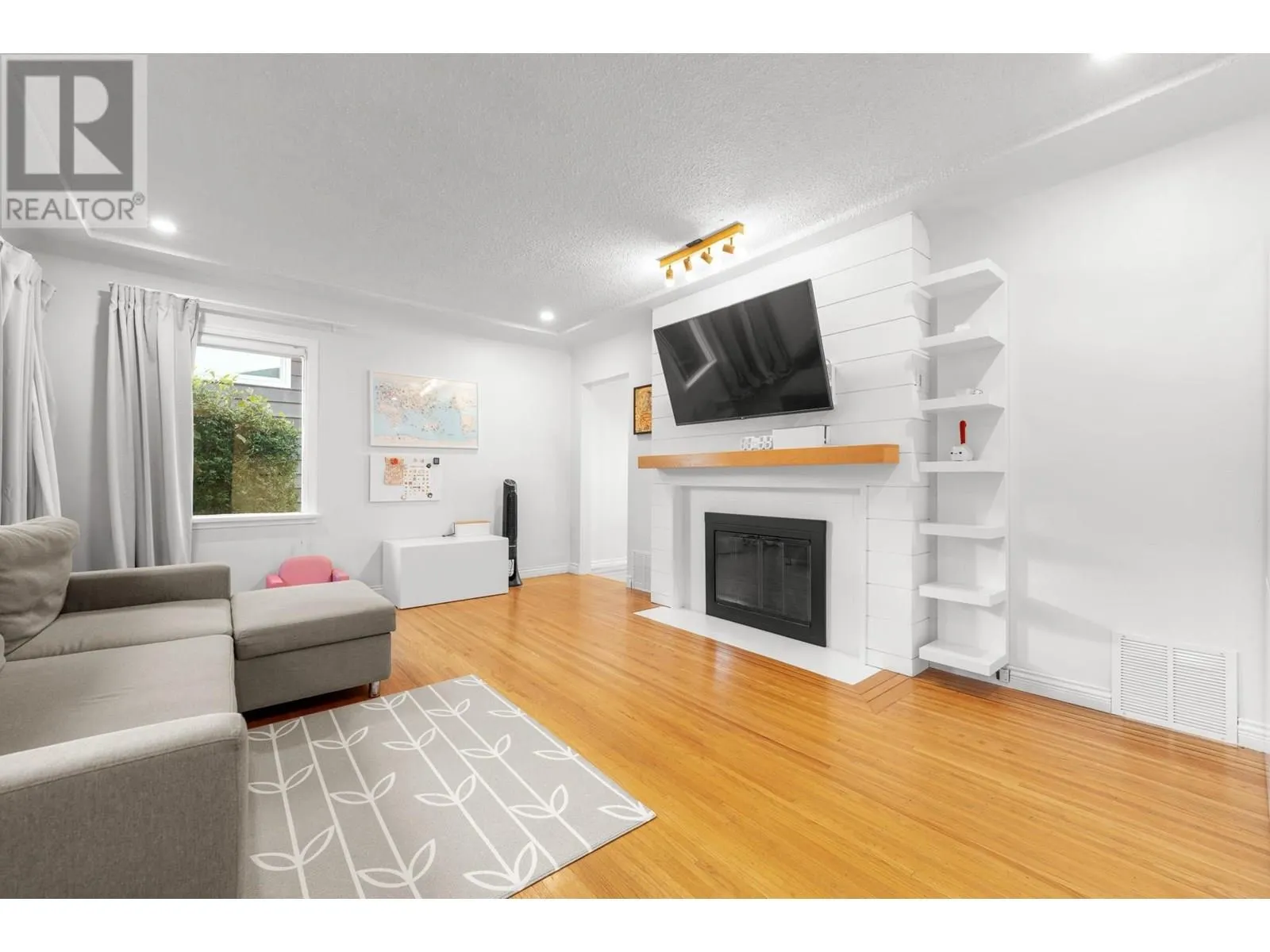 827 BURNABY STREET