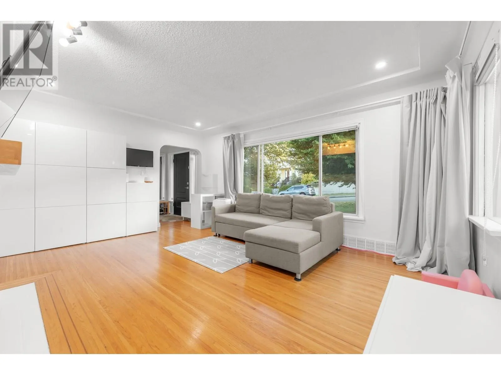 827 BURNABY STREET