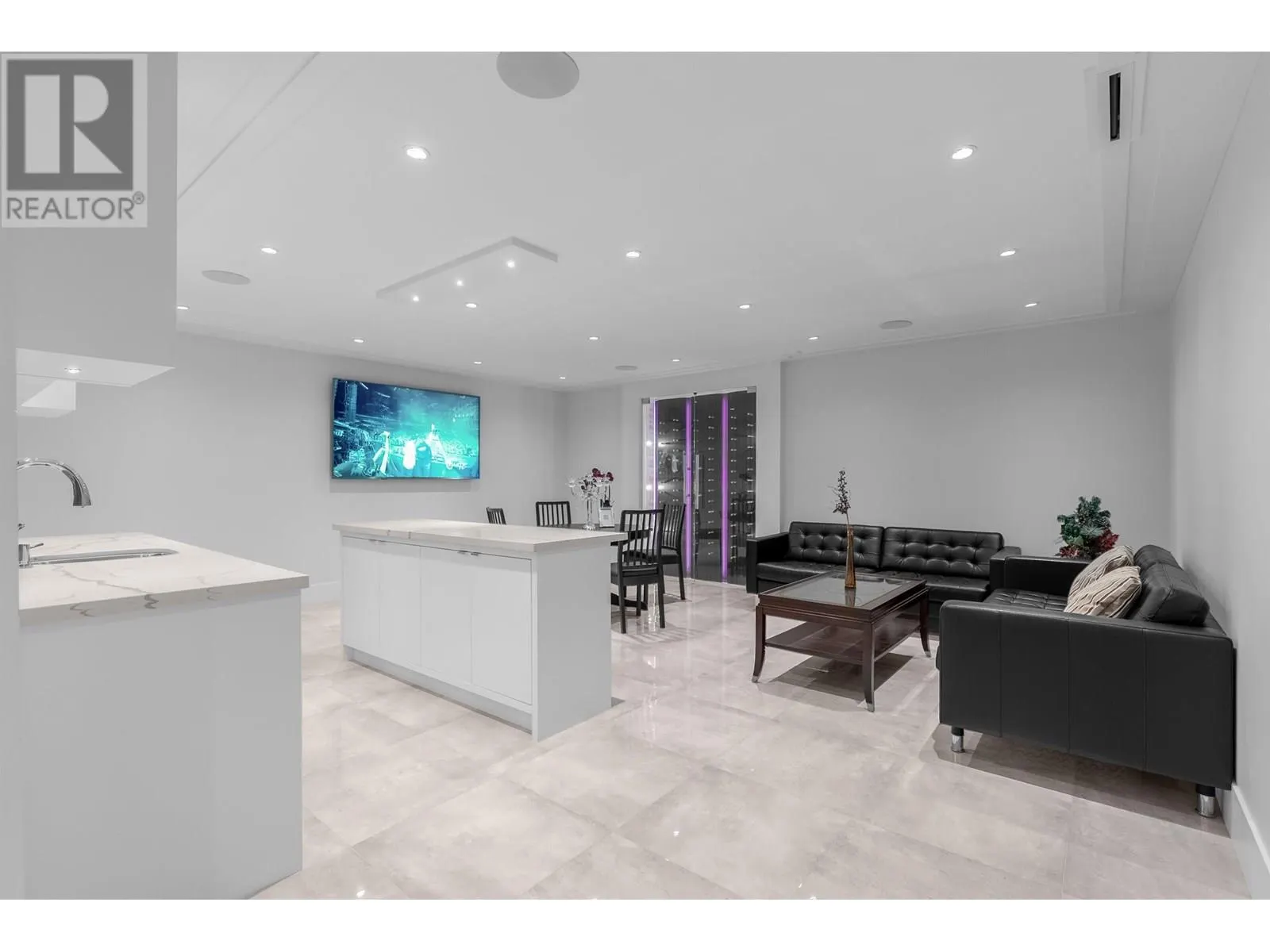 925 BEAUMONT DRIVE