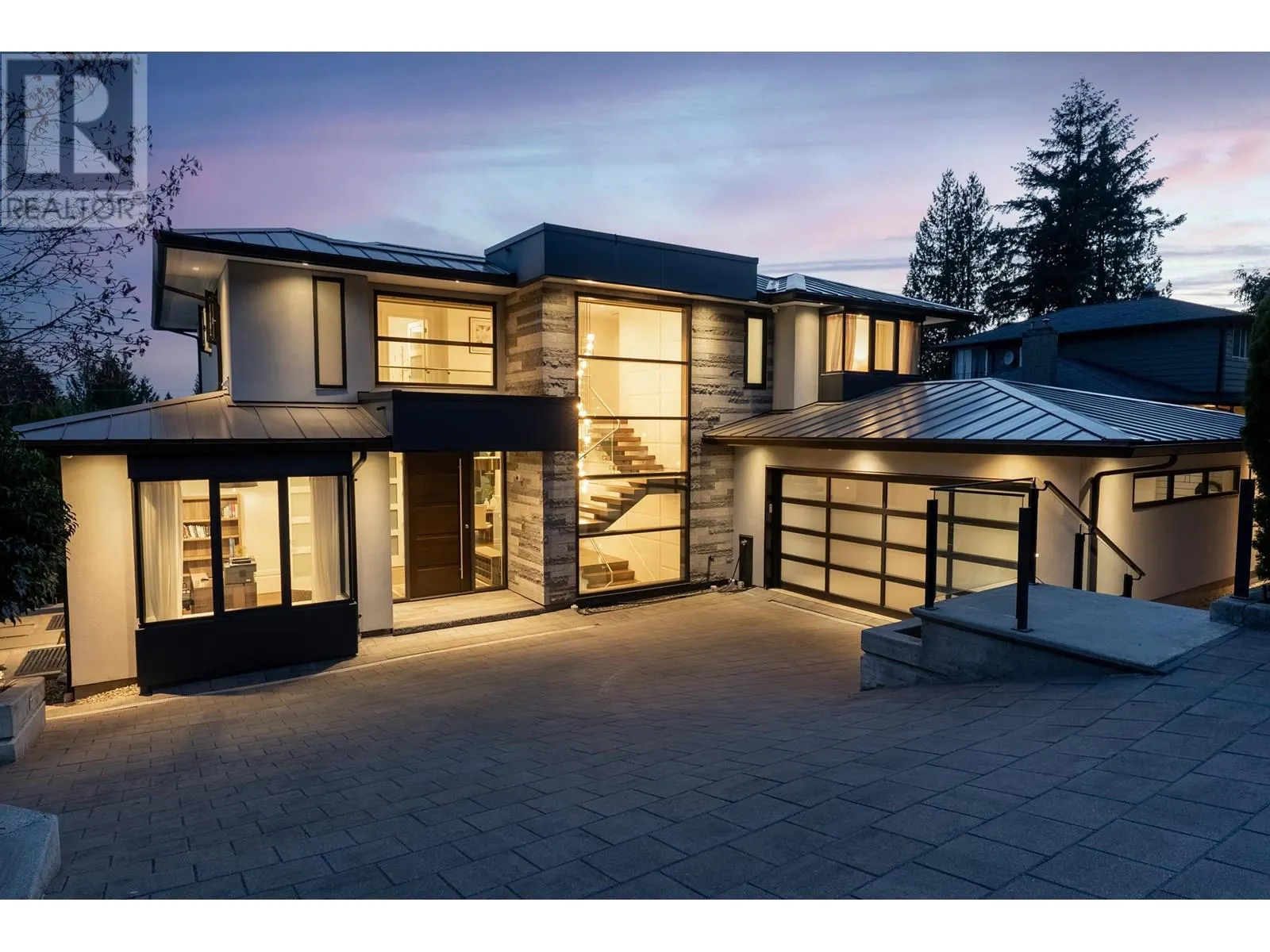 925 BEAUMONT DRIVE
