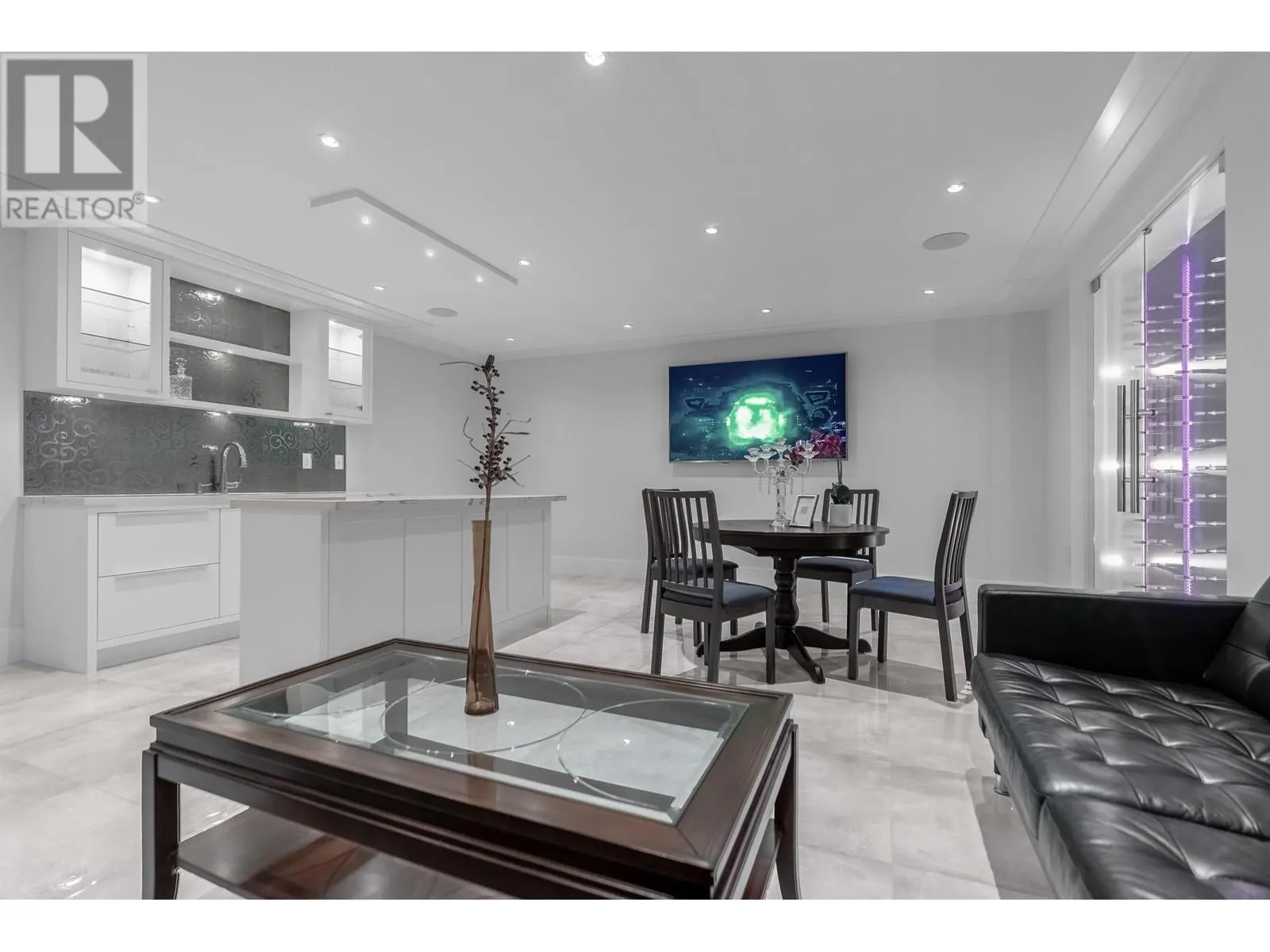 925 BEAUMONT DRIVE