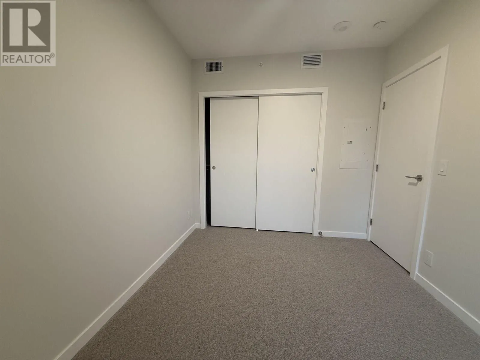 2807 2108 GILMORE AVENUE