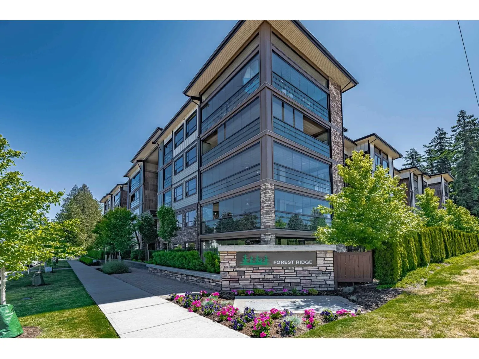 307 14588 MCDOUGALL DRIVE