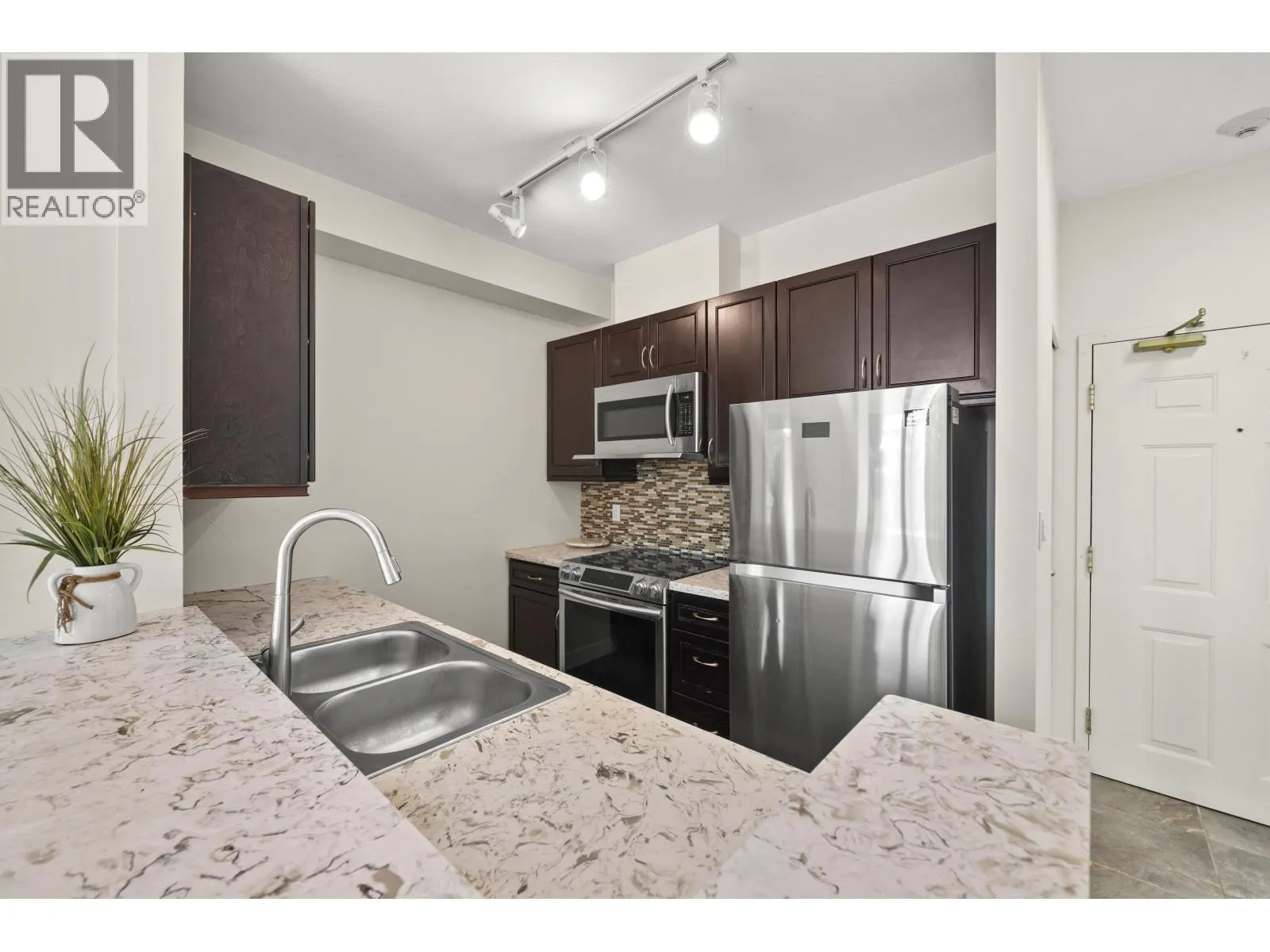 407 6837 STATION HILL DRIVE