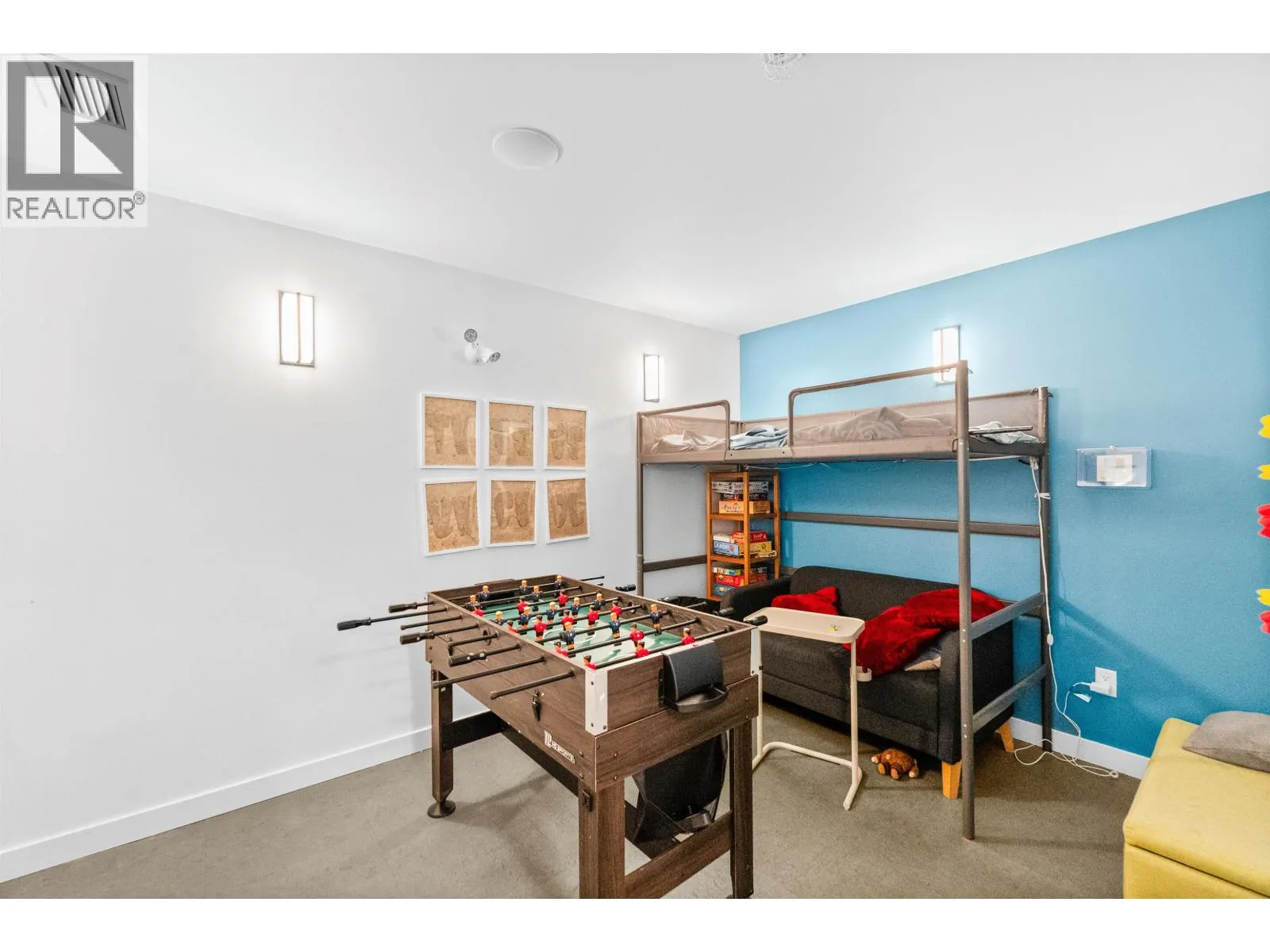 TH5 2137 CHESTERFIELD AVENUE