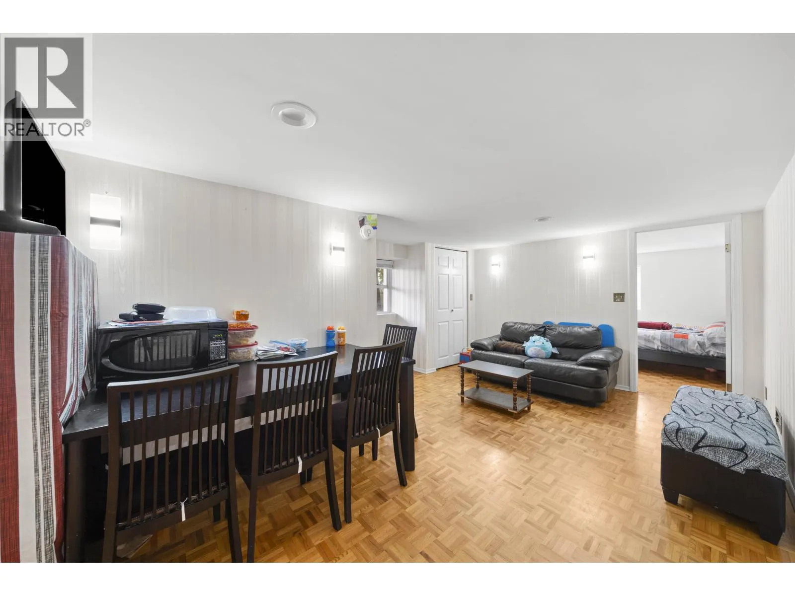 555 W 19TH AVENUE