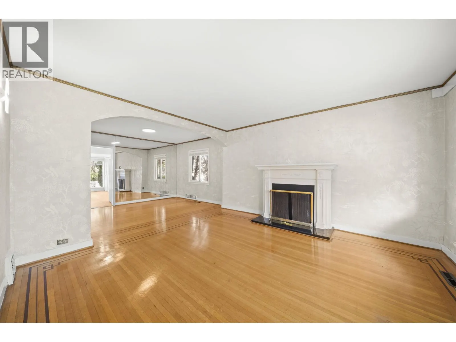 555 W 19TH AVENUE