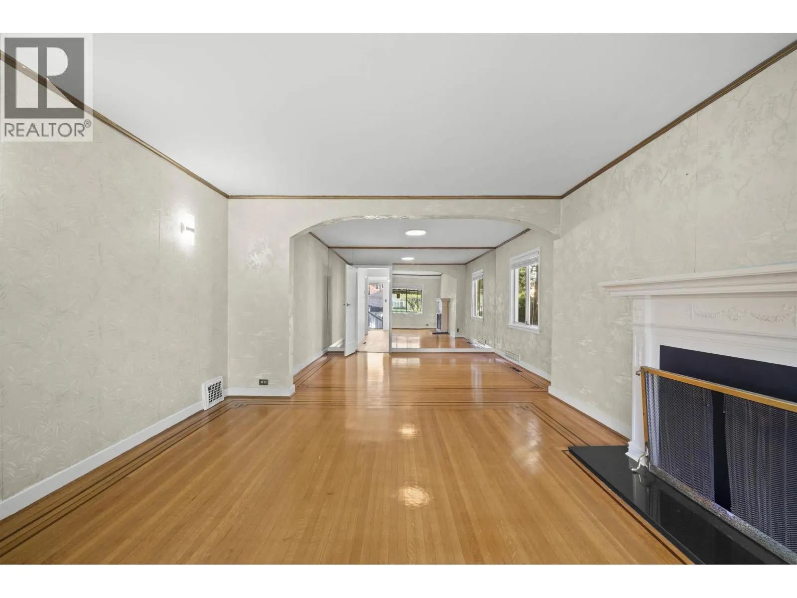 555 W 19TH AVENUE