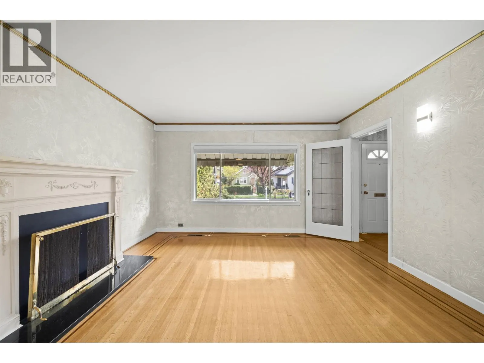 555 W 19TH AVENUE
