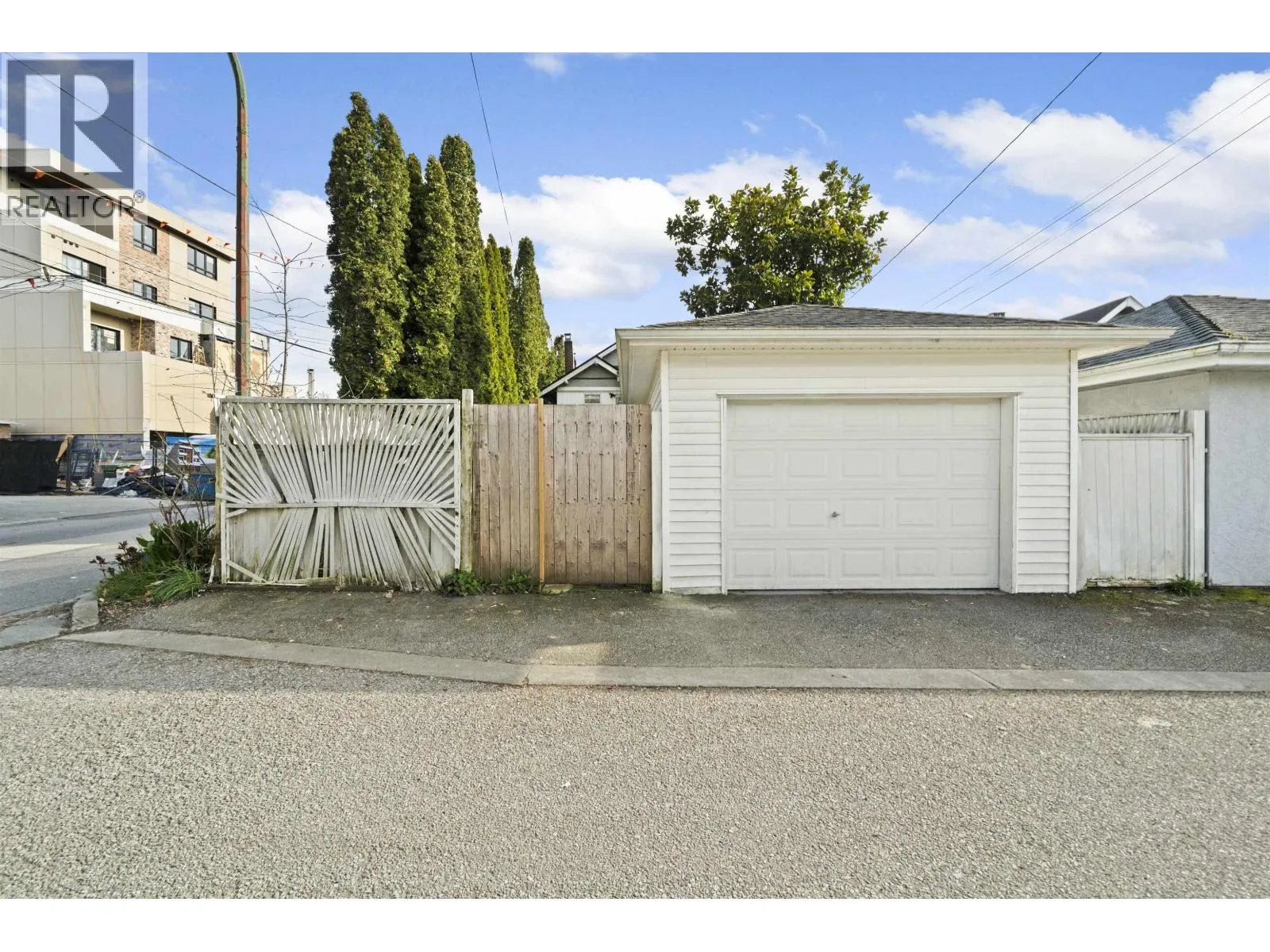555 W 19TH AVENUE