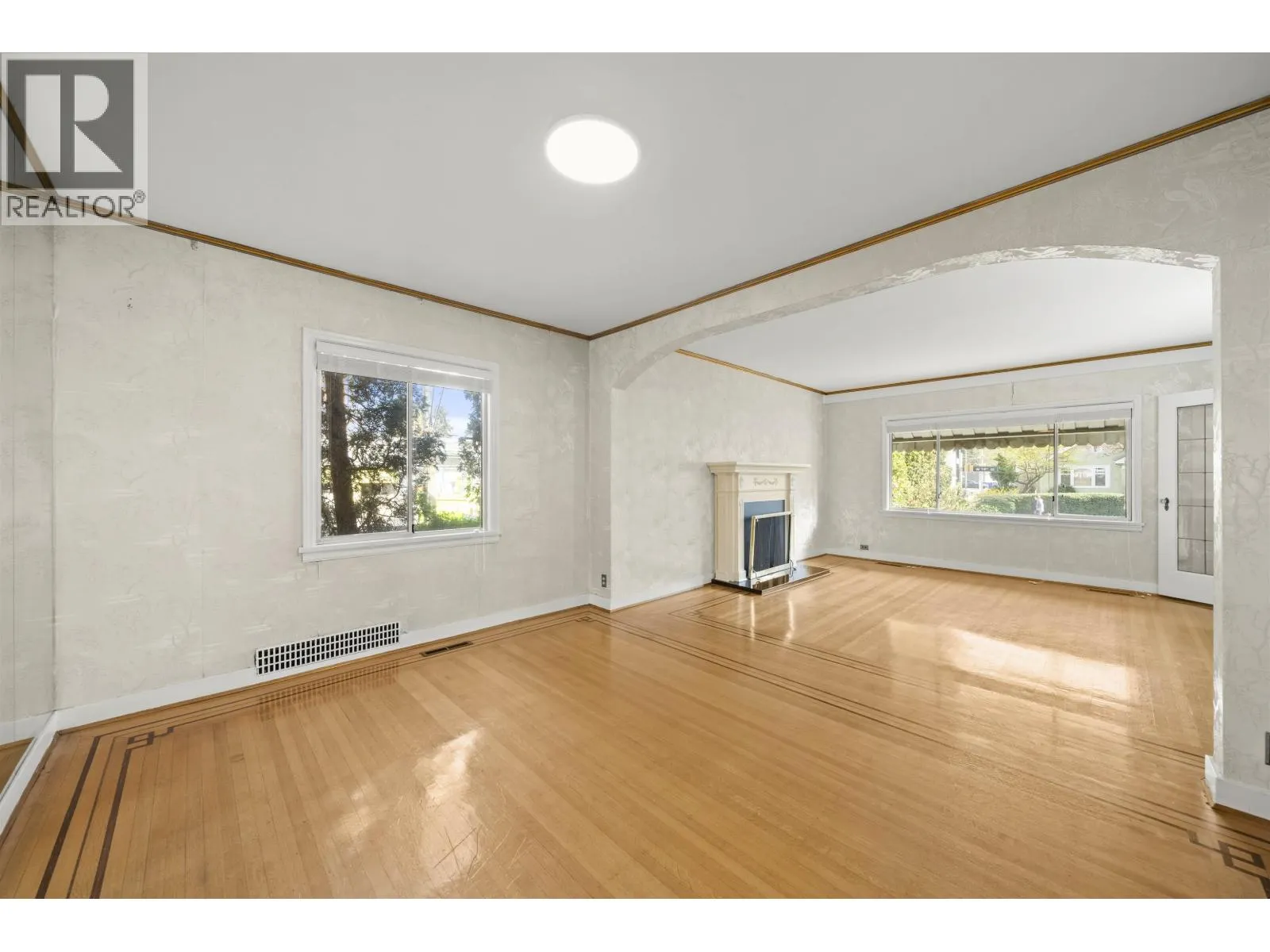555 W 19TH AVENUE